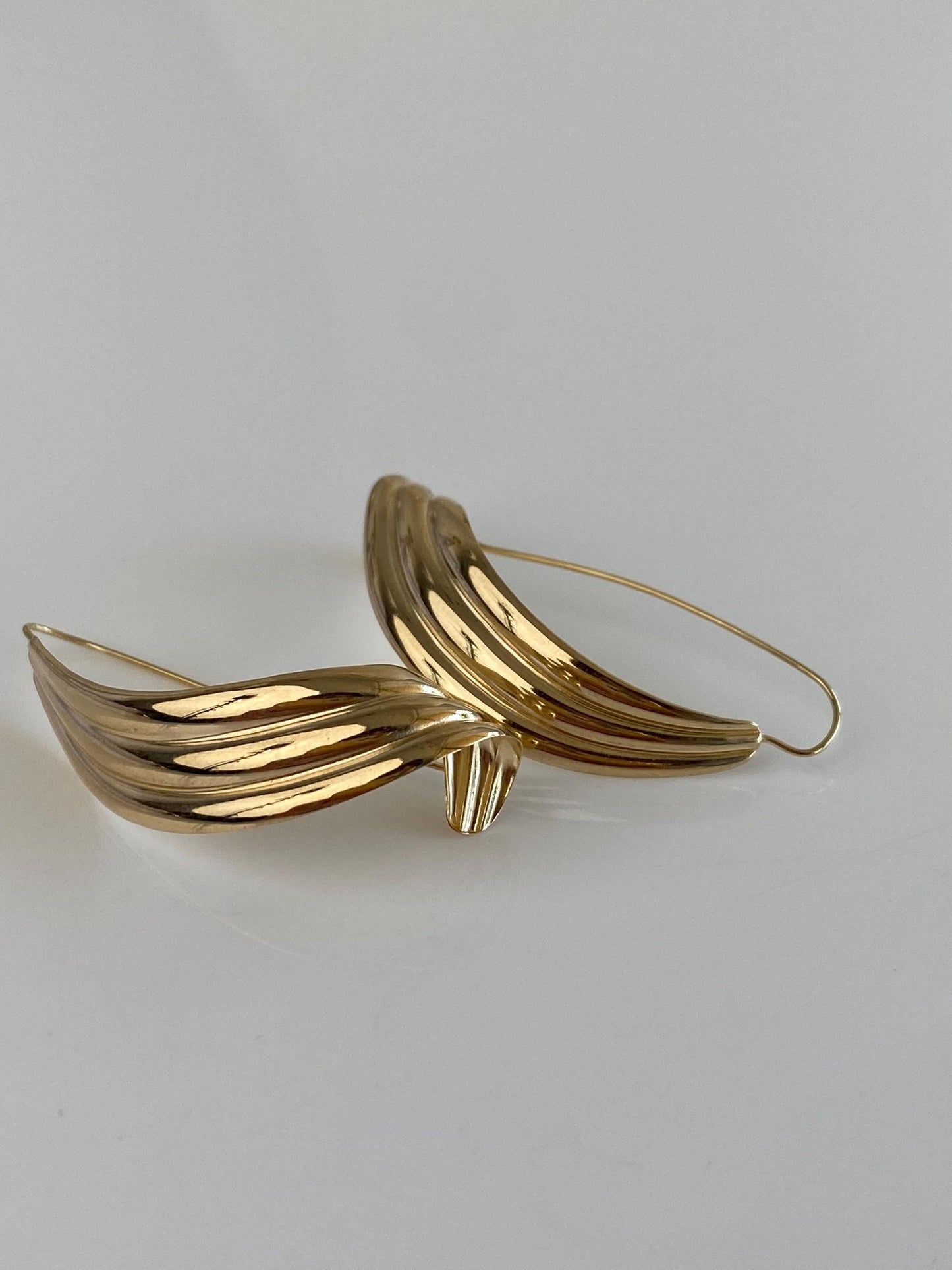 Vintage Solid 14k Yellow Gold Lined Twist Drop Earrings