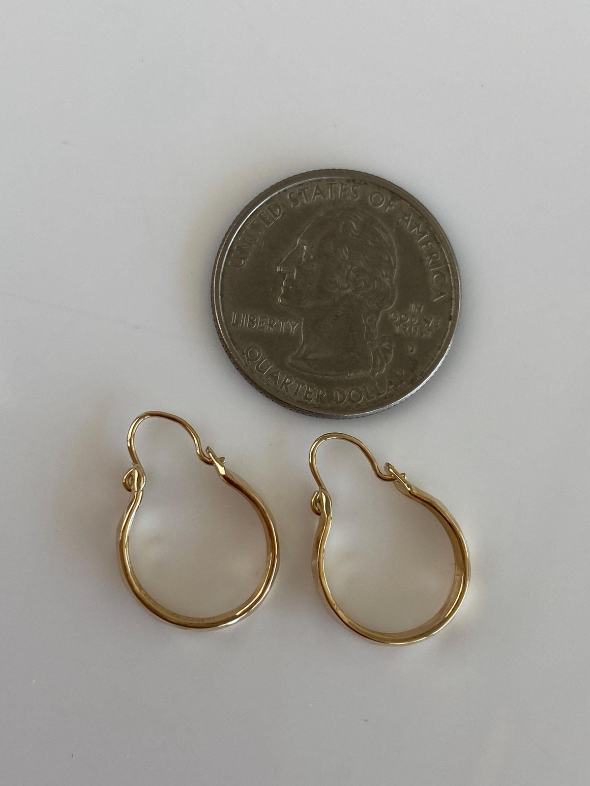 Vintage Solid 14k Yellow Gold Faceted Hoop Earrings