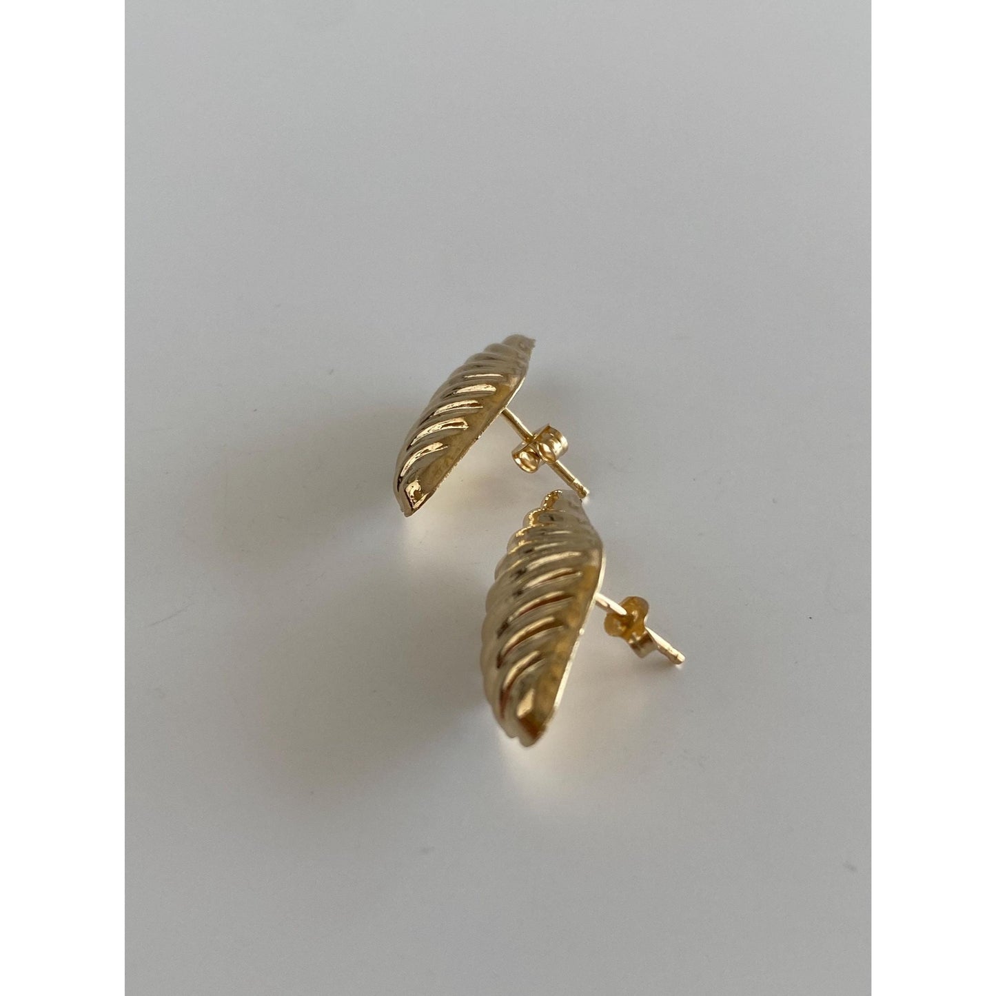 Vintage Solid 14k Yellow Gold Scalloped Fan Stud Earrings