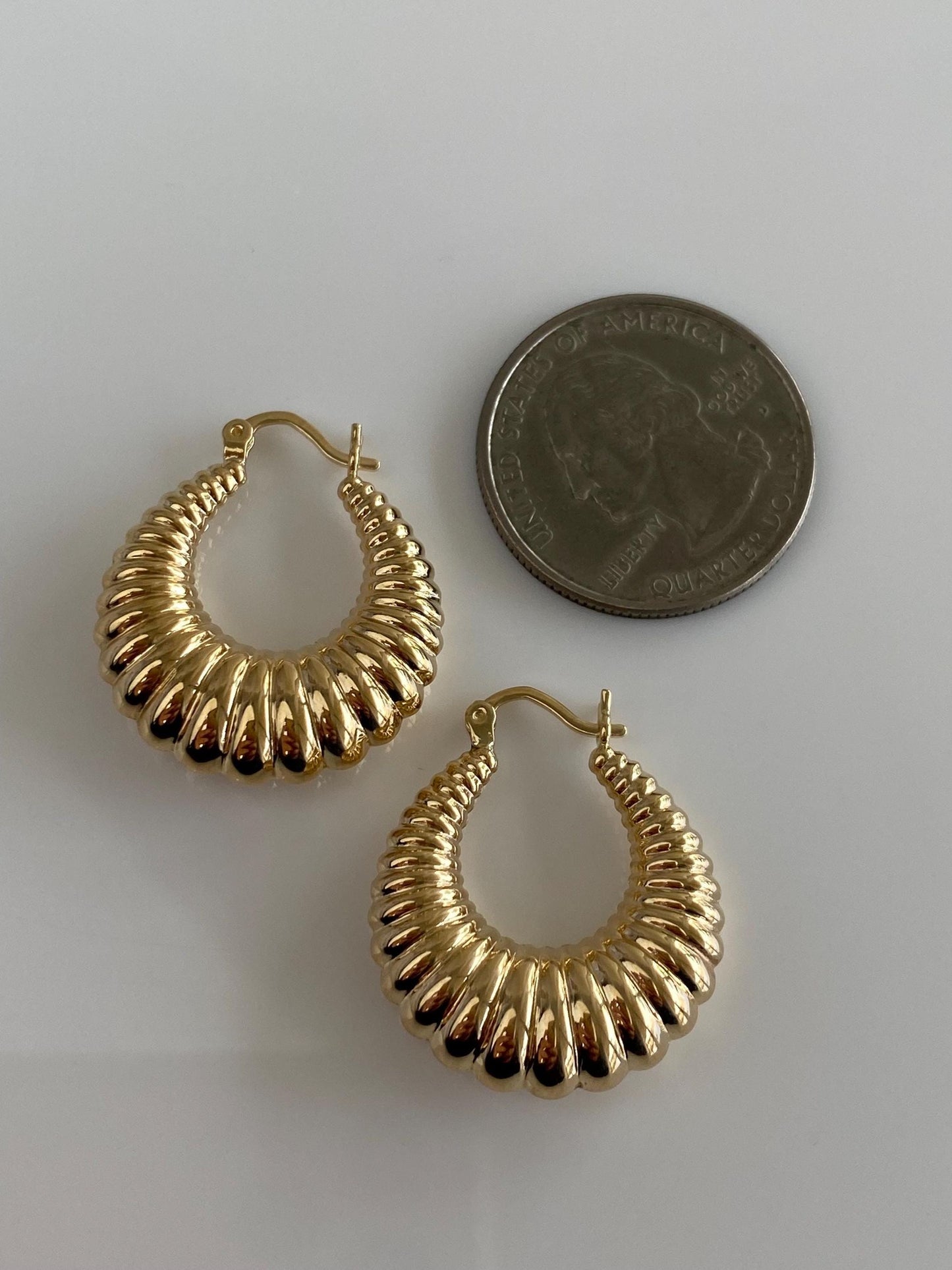 Vintage 14k Yellow Gold Scalloped Hoop Earrings