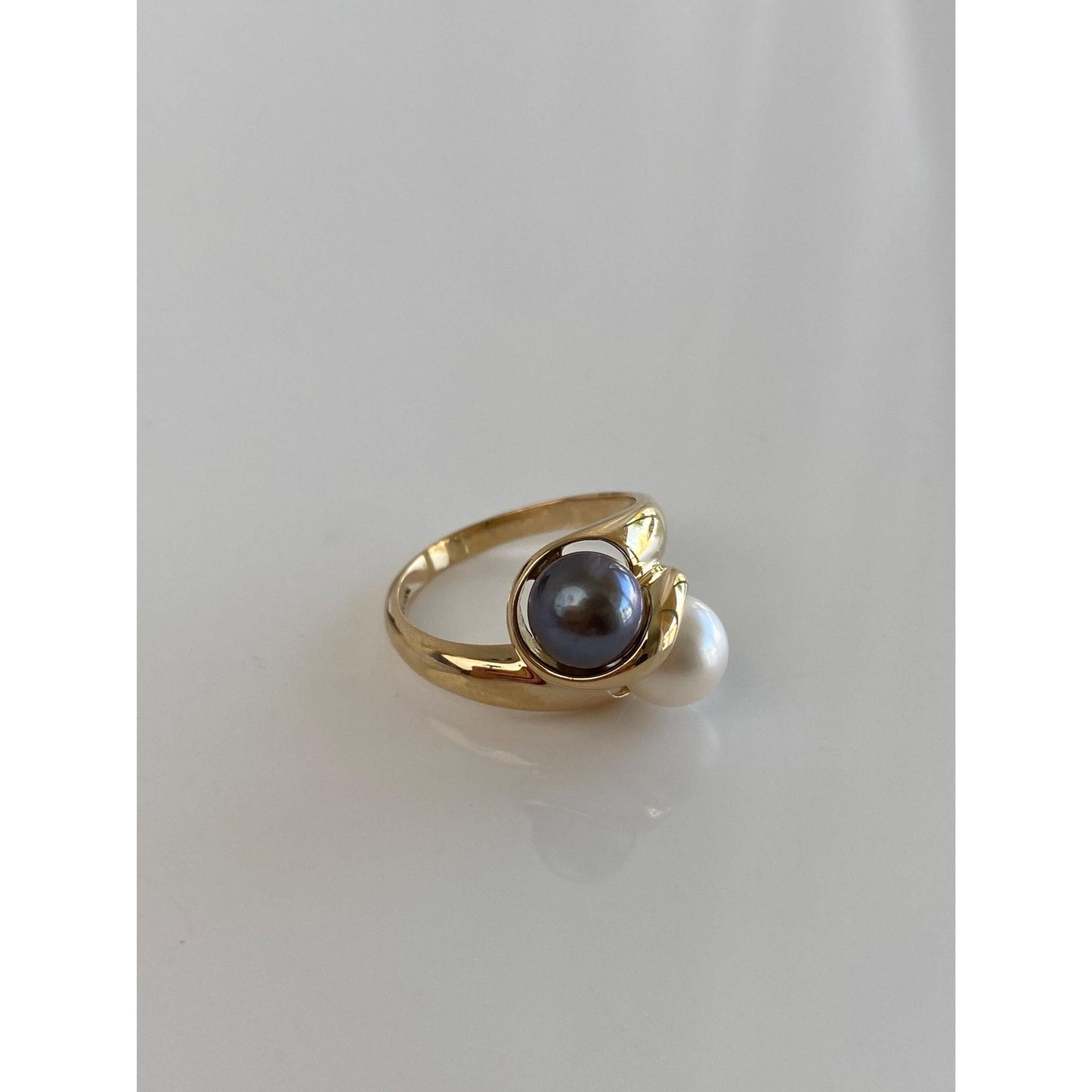 Vintage Solid 14k Yellow Gold White & Peacock Pearls Twist Ring - Size 5