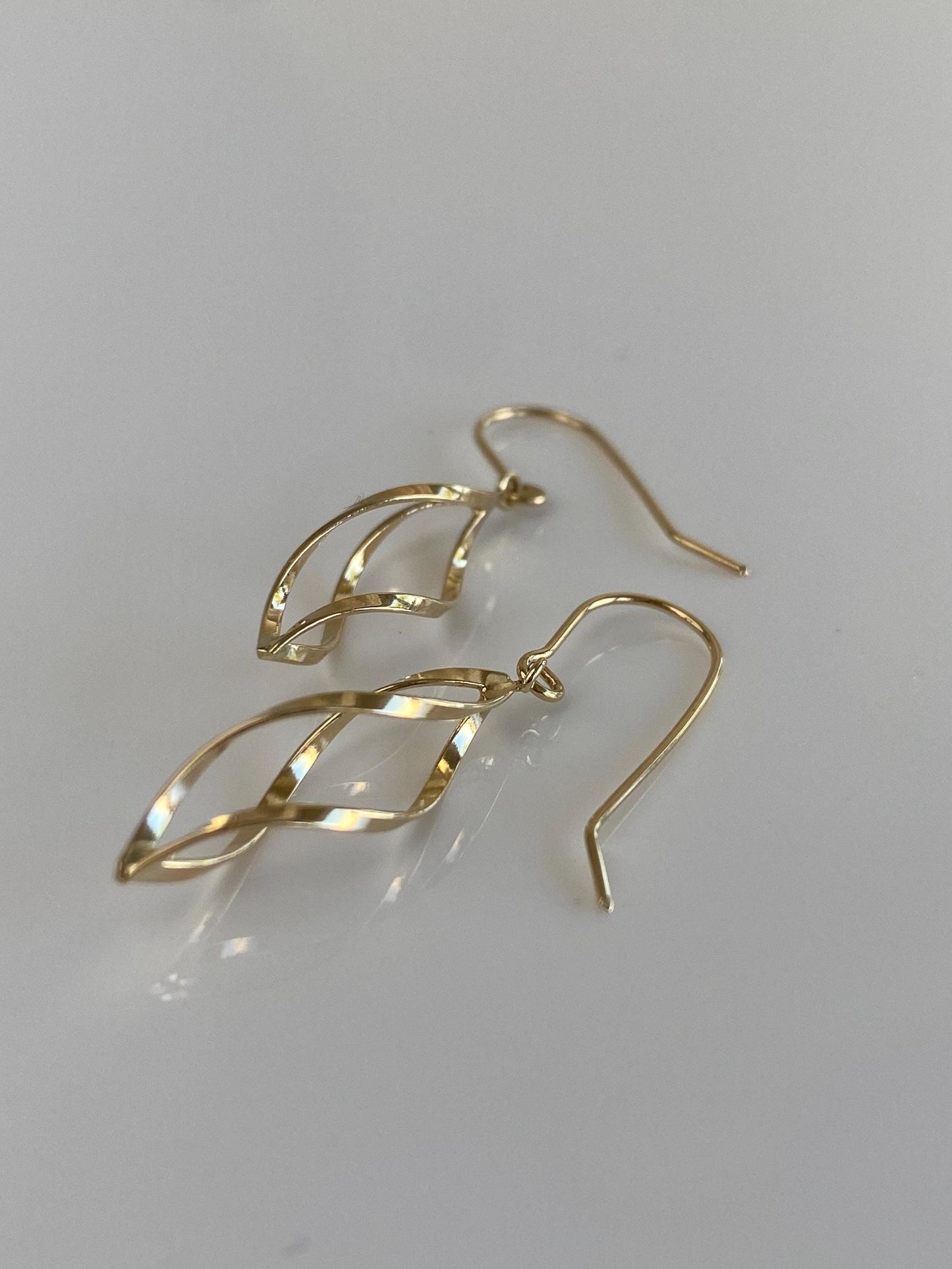 Vintage Solid 14k Yellow Gold Spiral Dangle Earrings