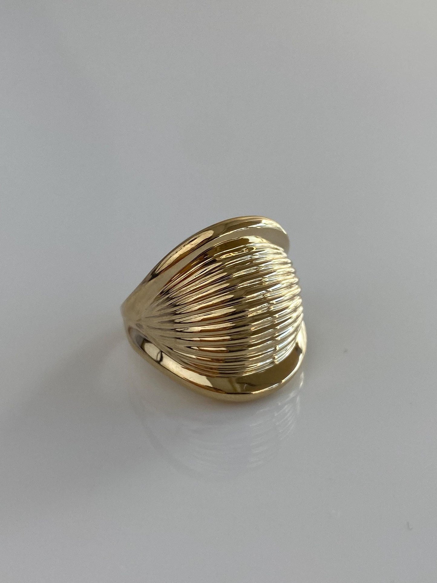 Solid 14k Yellow Gold Lined Scalloped Ring - Size 5