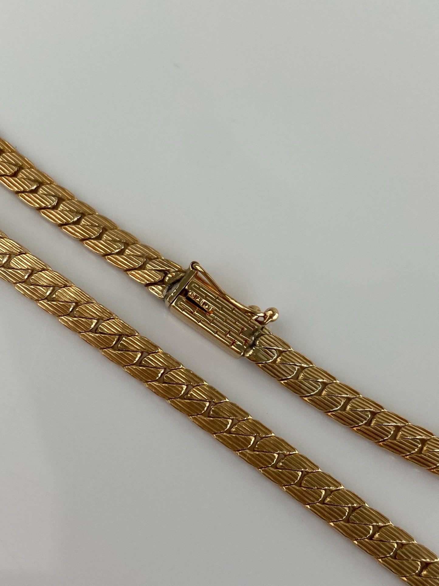 Vintage Solid 14k Yellow Gold Chunky Lined Tight Curb Chain Necklace - 16.75 inches