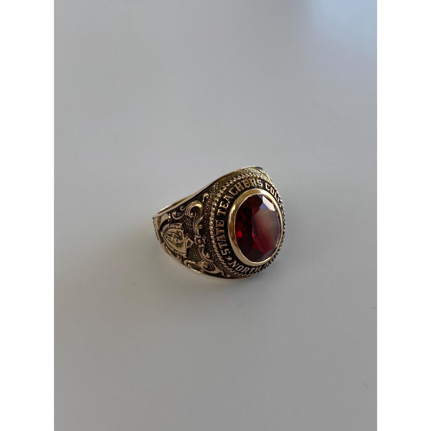 Vintage Solid 10k Yellow Gold Ruby Class Ring - Size 4.25