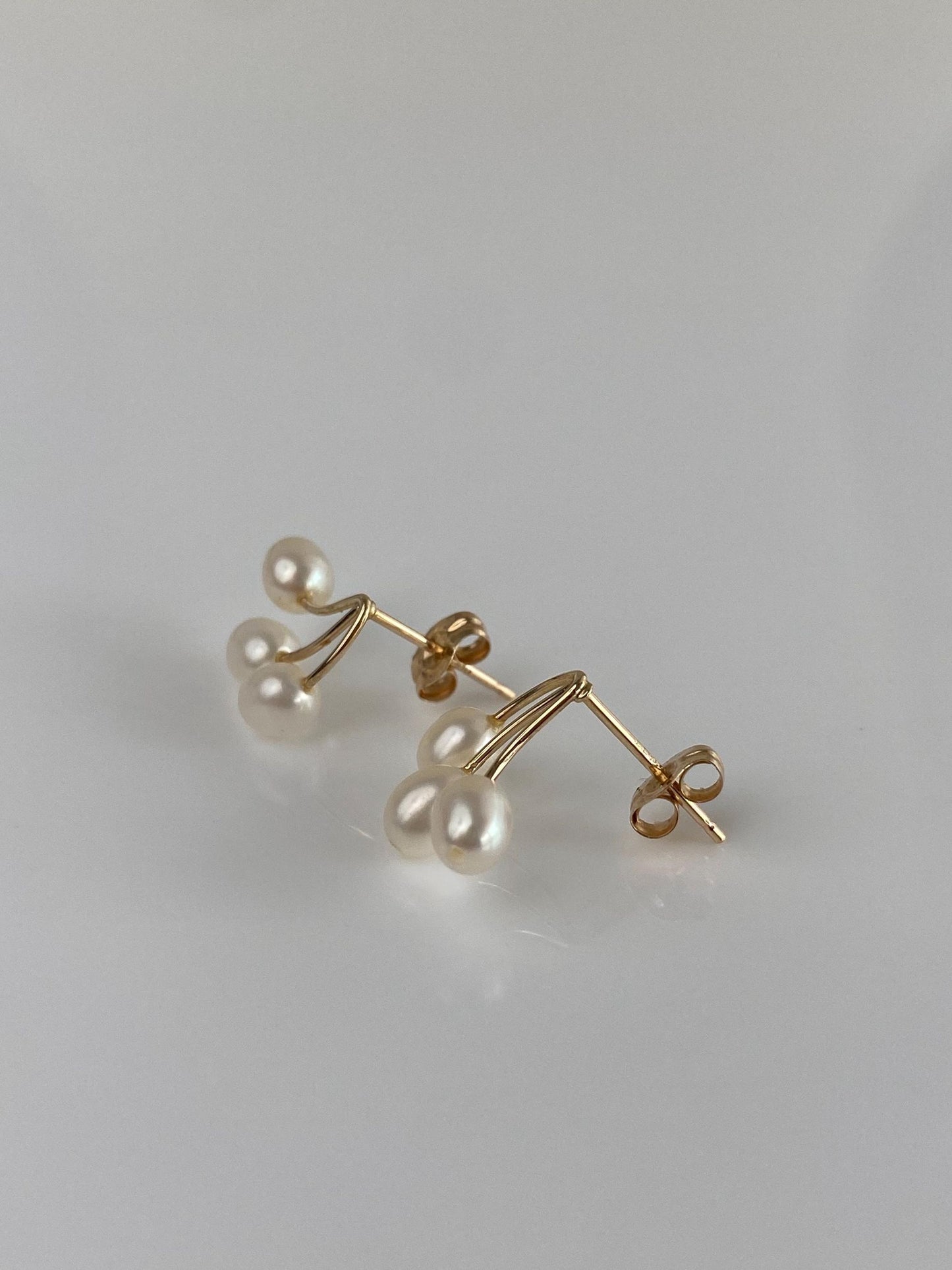Vintage Solid 10k Yellow Gold Pearl Stud Earrings