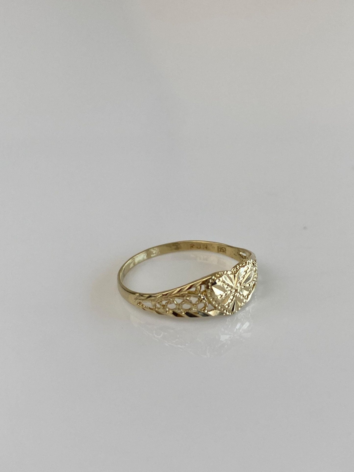 Vintage Solid 10k Yellow Gold Diamond Cut Filigree Heart Ring - Size 4.75