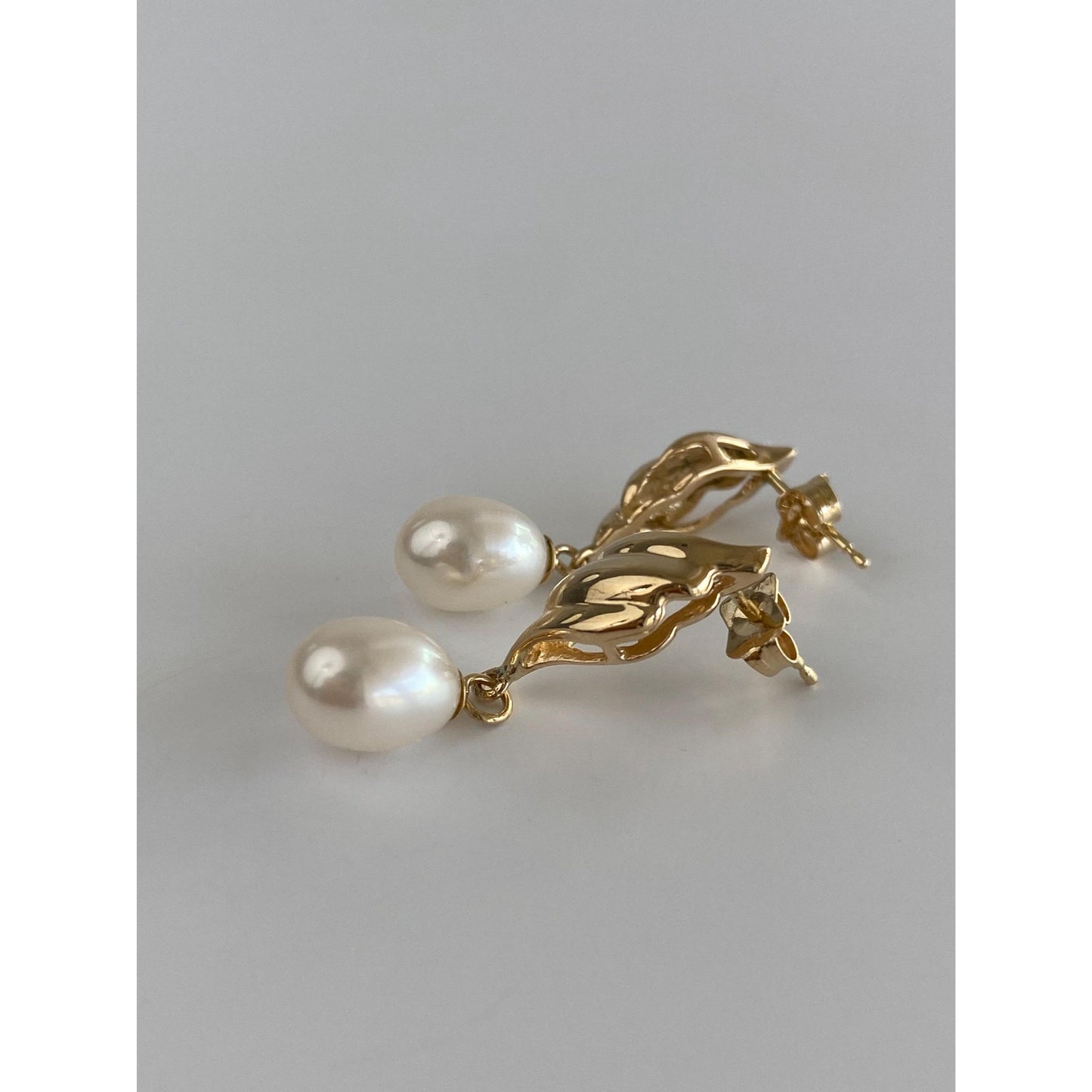 Vintage Solid 14k Yellow Gold Pearl Scalloped Dangle Stud Earrings