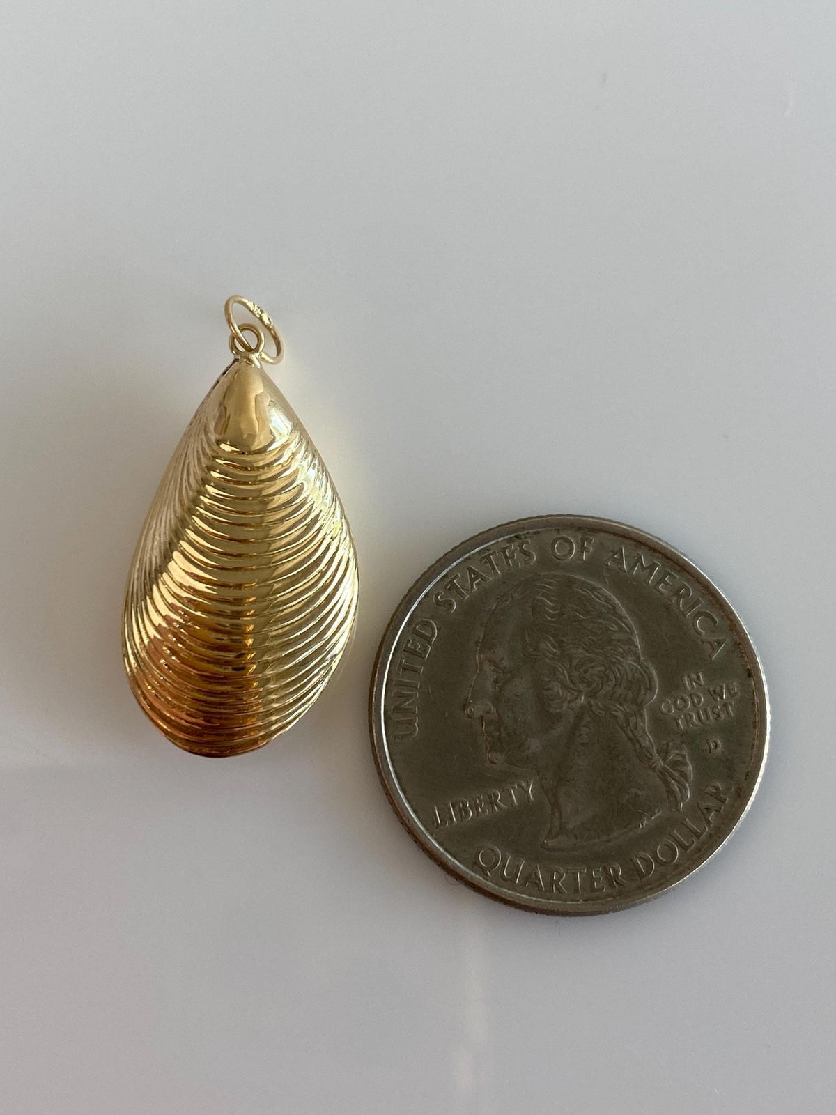 Vintage 14k Yellow Gold Mussel Shell Charm
