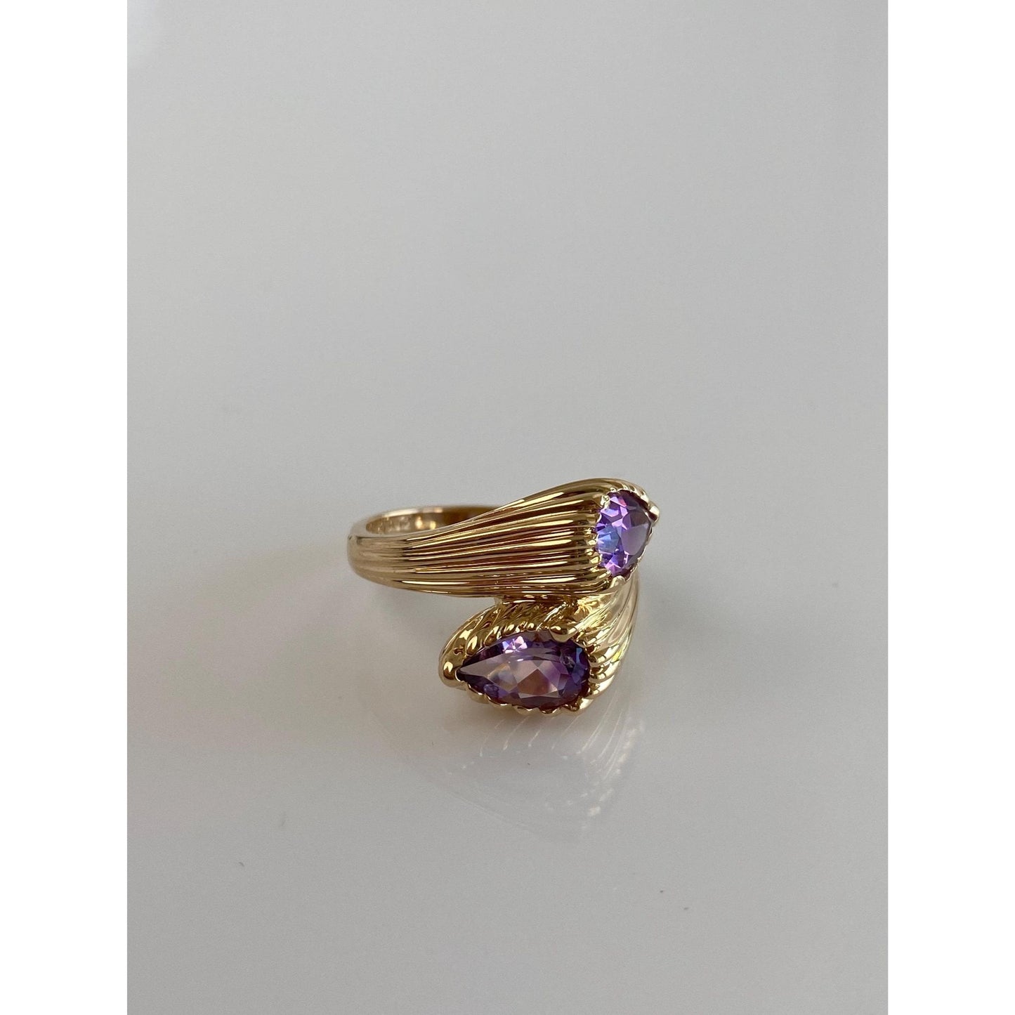 Vintage Solid 14k Yellow Gold Amethyst Lined Bypass Ring - Size 6