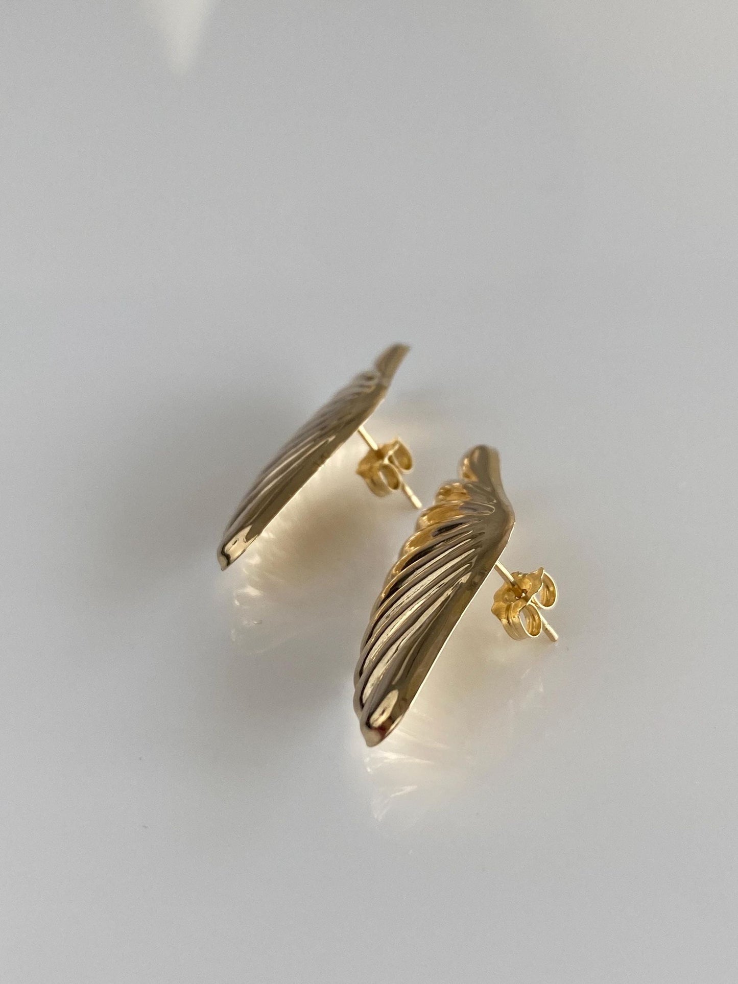 Vintage Solid 14k Yellow Gold Scalloped Fan Stud Earrings