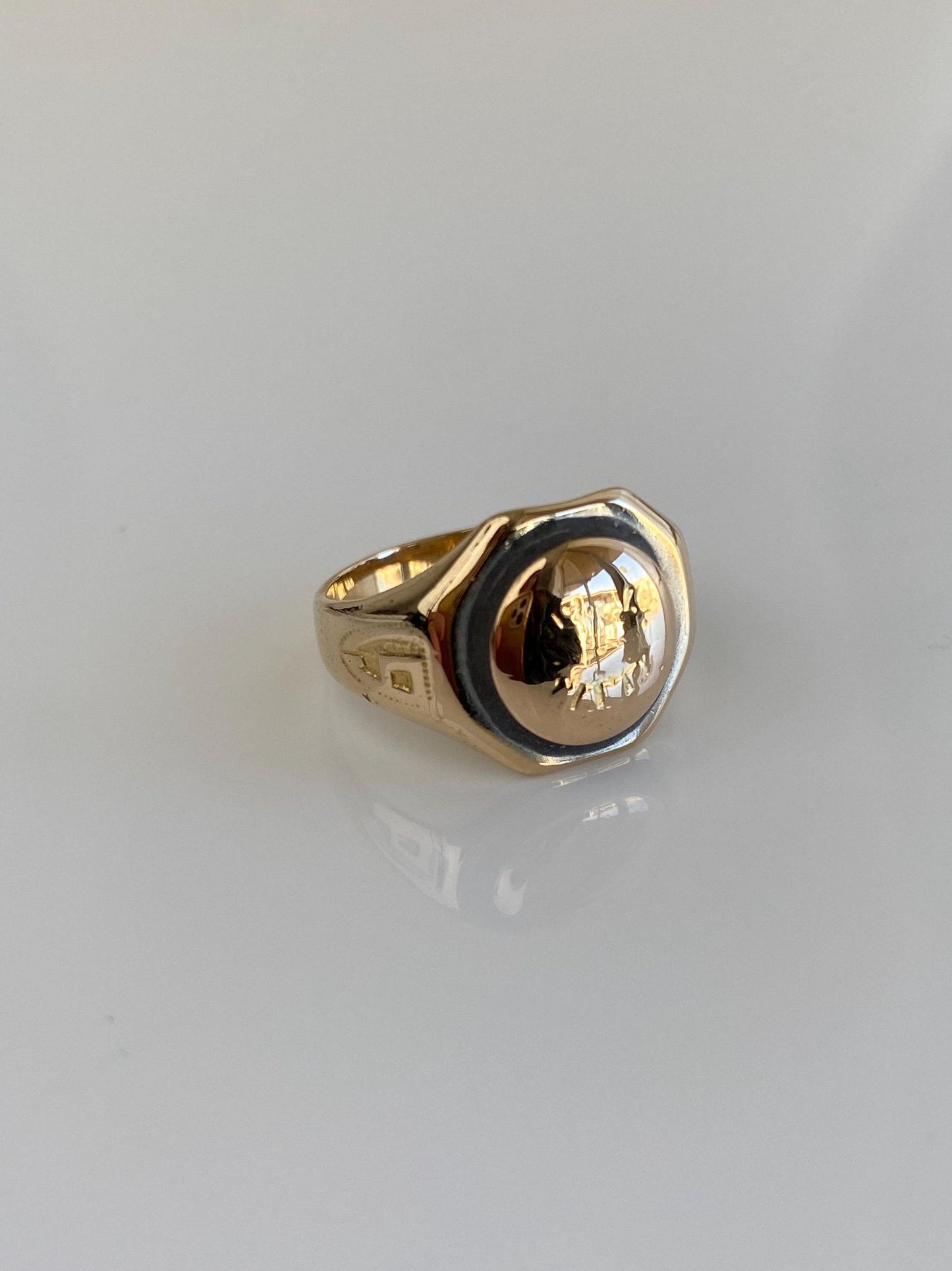 Vintage Solid 14k Yellow Gold Signet Ring - Size 5.25
