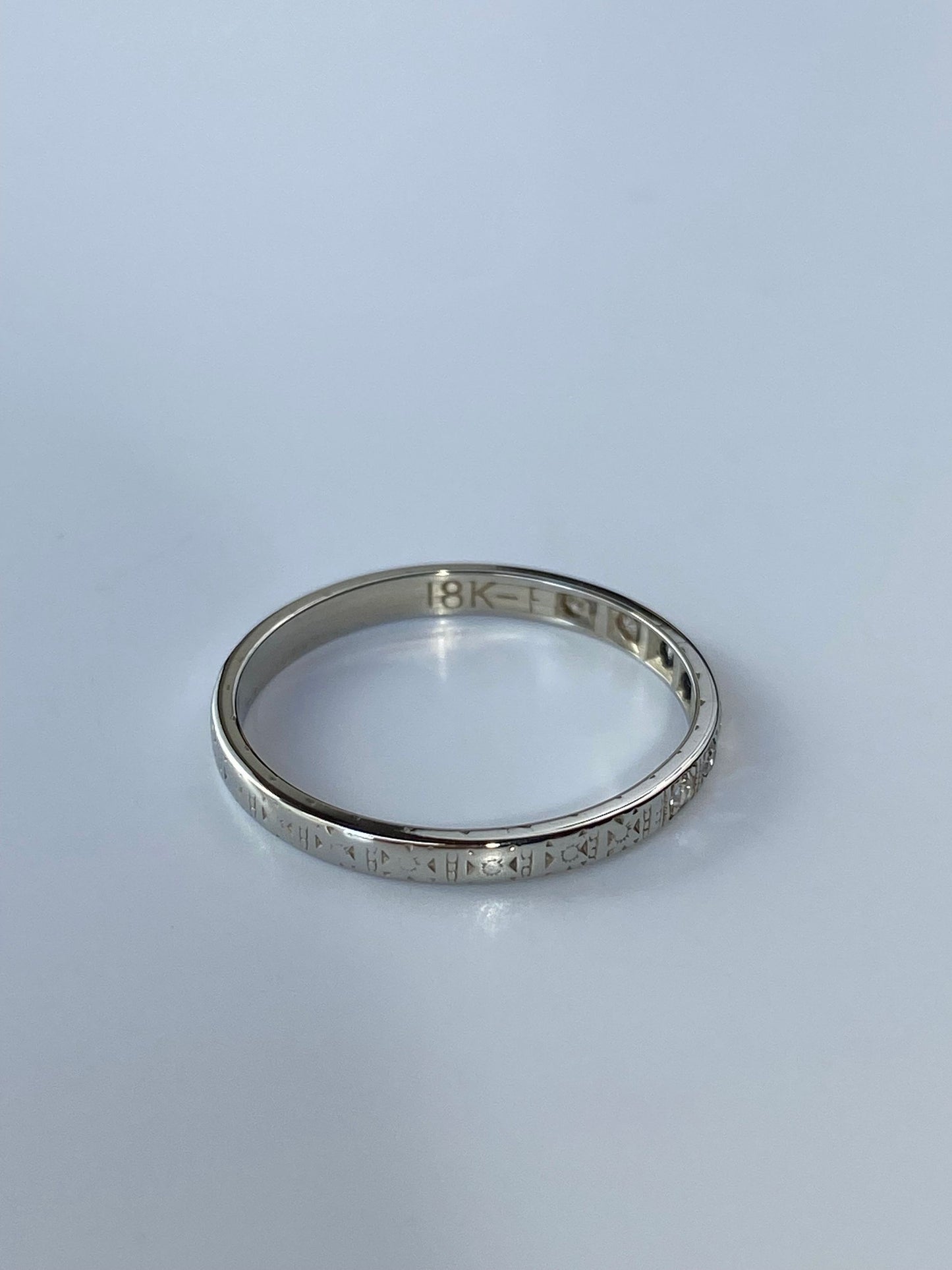 Vintage Solid 18k White Gold Clear Sapphire Designed Ring Band - Size 5.5