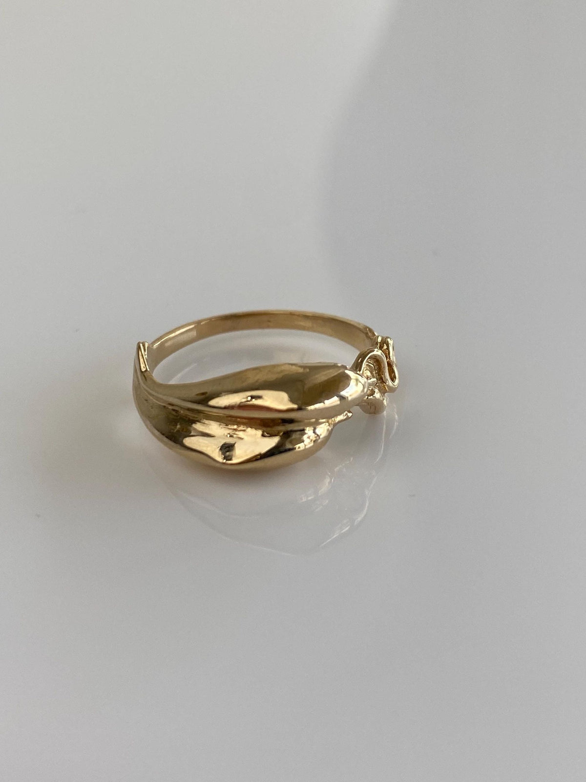Vintage Solid 14k Yellow Gold Diamond Dolphins Swimming Ring - Size 6.75