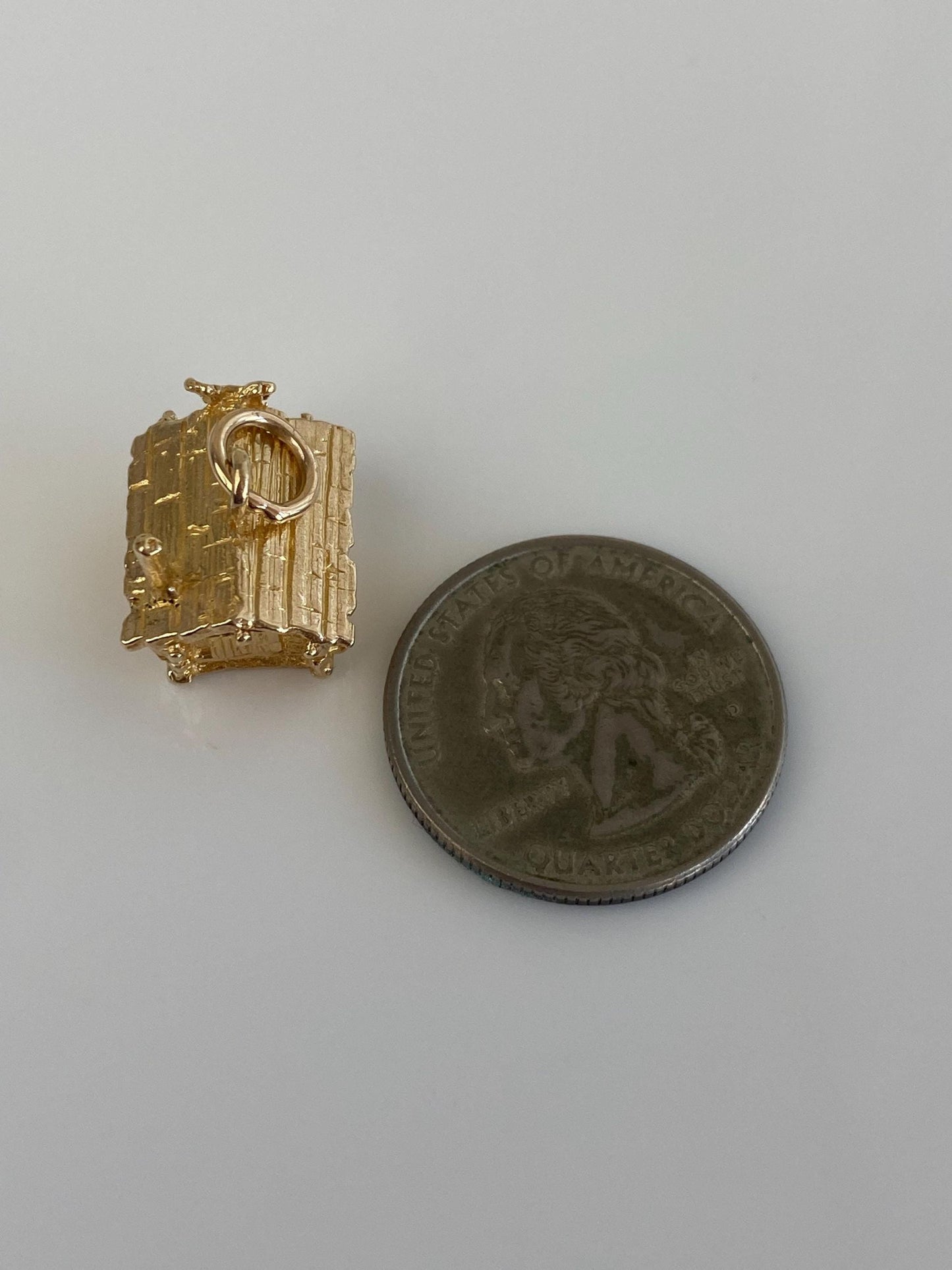 Vintage Solid 10k Yellow Gold Log Cabin House Charm