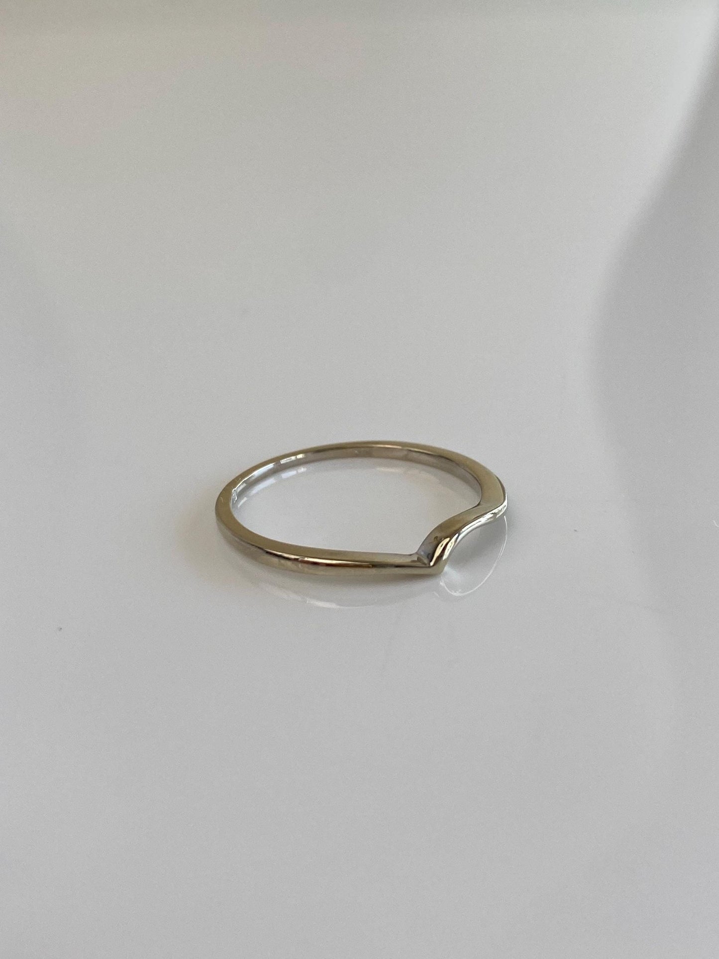 Vintage Solid 14k White Gold Dainty Chevron Ring - Size 7.5