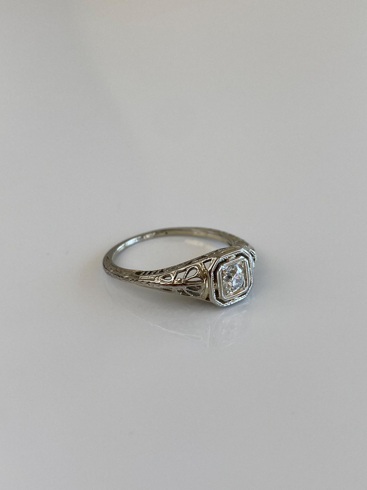 Vintage Solid 18k White Gold Diamond Art Deco Ring - Size 5.25