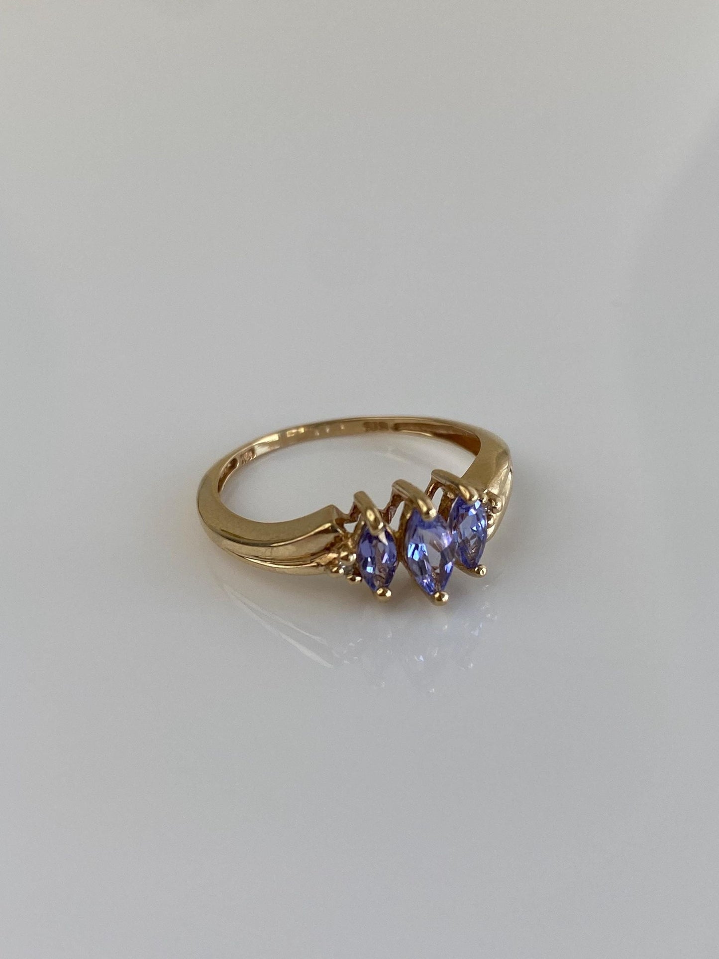 Vintage Solid 10k Yellow Gold Tanzanite Row Ring - Size 7