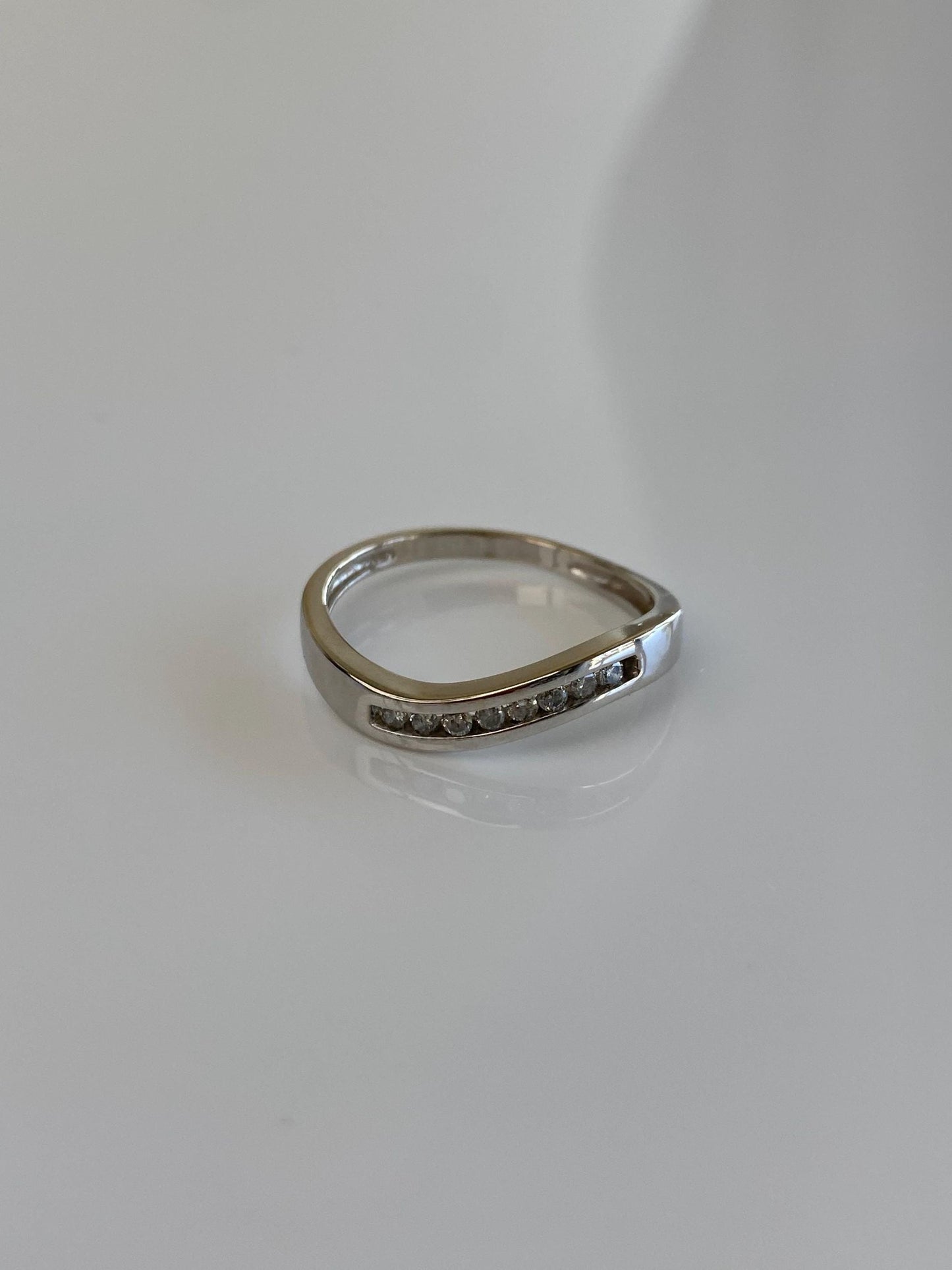 Vintage Solid 14k White Gold Diamond Wavy Ring Band - Size 7