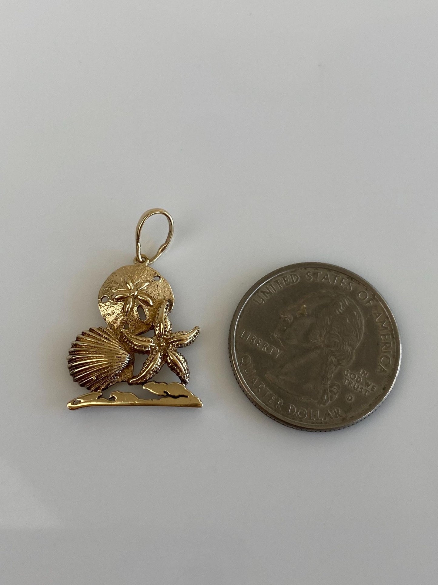 Vintage Solid 14k Yellow Gold Beach Shells Starfish Charm