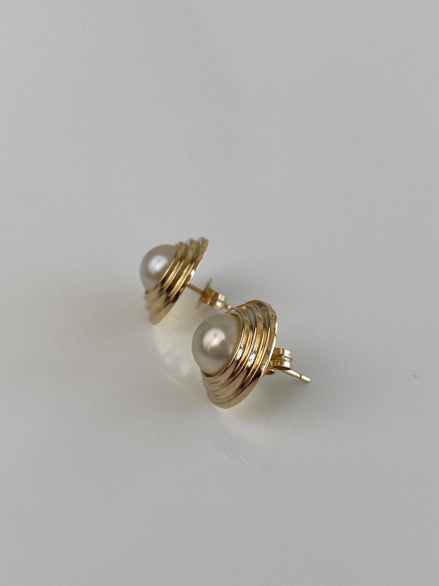 Vintage Solid 14k Yellow Gold Pearl Stud Earrings