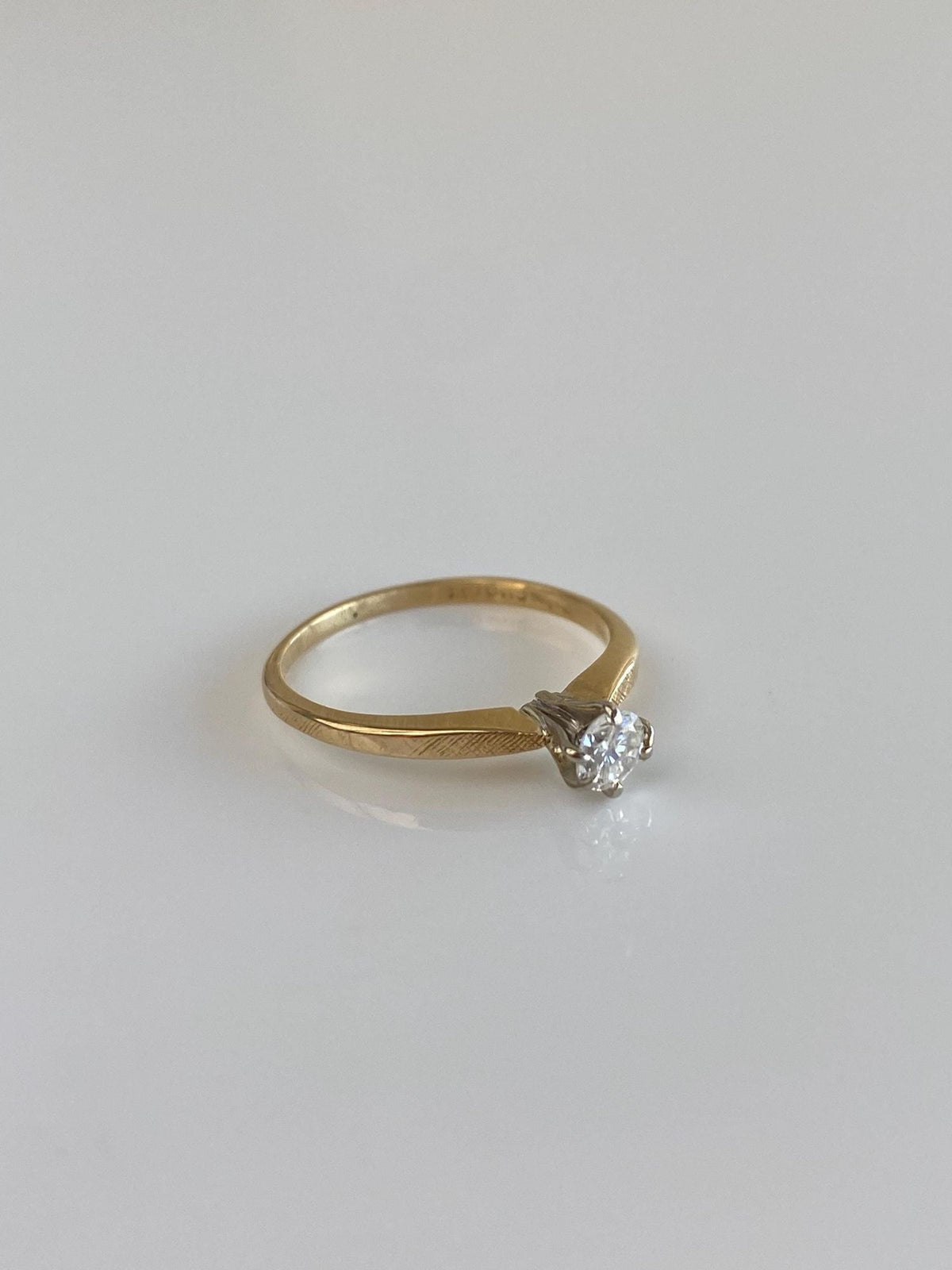 Vintage Solid 14k White & Yellow Gold Diamond Ring - Size 4.5