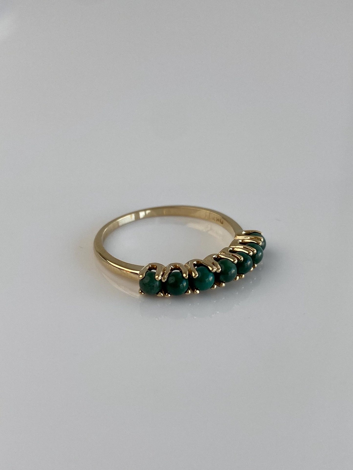 Vintage Solid 14k Yellow Gold Green Stone Ring Band - Size 7.75