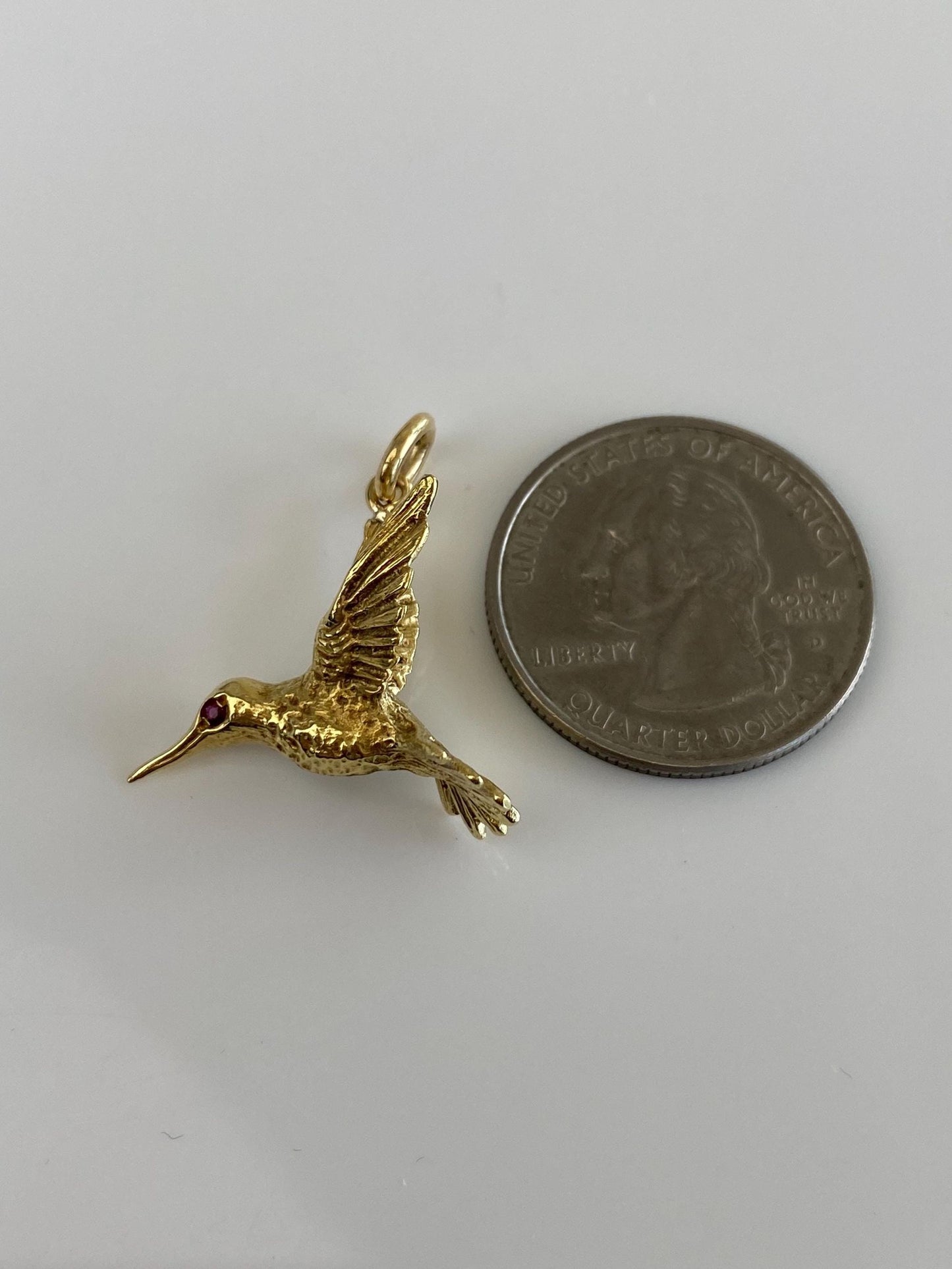 Vintage Solid 18k Yellow Gold Pink Sapphire Hummingbird Charm