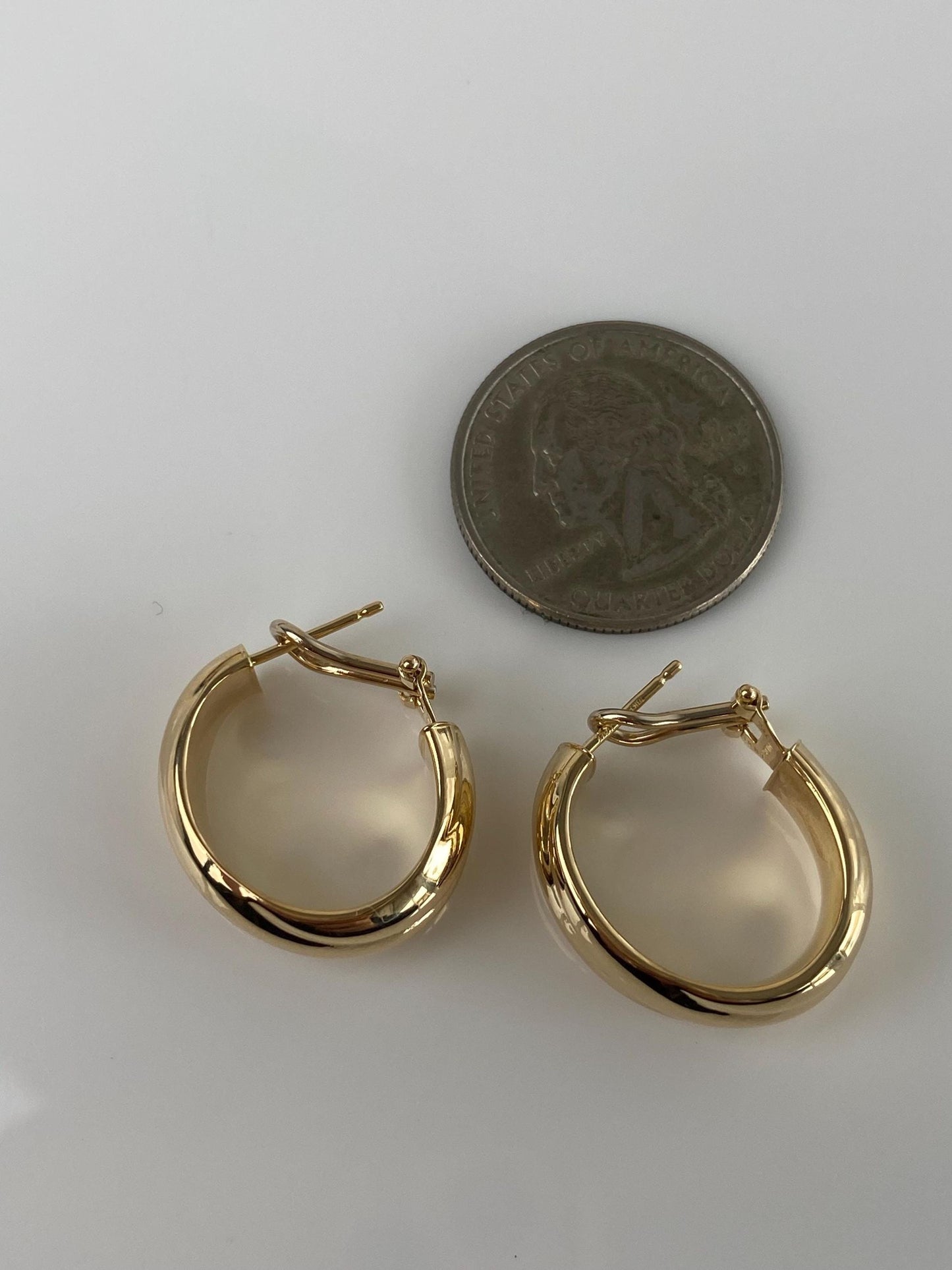 Vintage 18k Yellow Gold Hoop Earrings