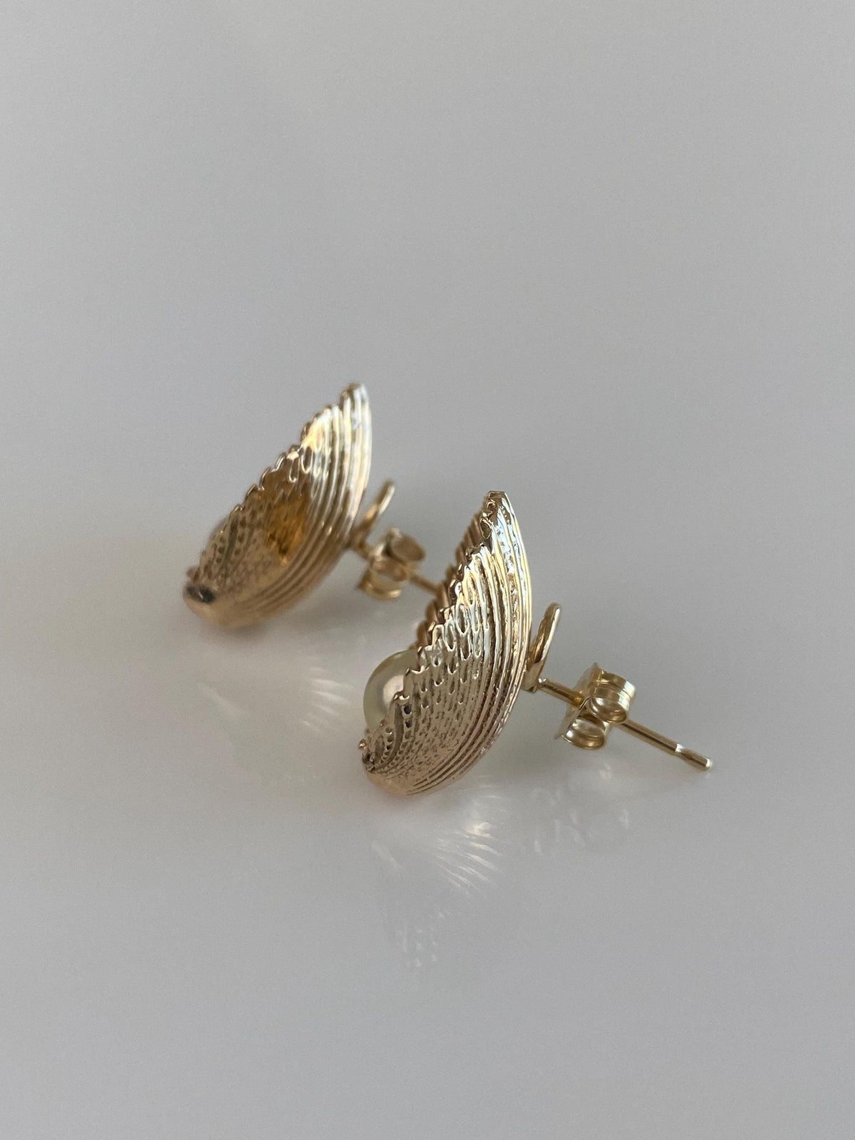 Vintage Solid 14k Yellow Gold Pearl Shell Stud Earrings