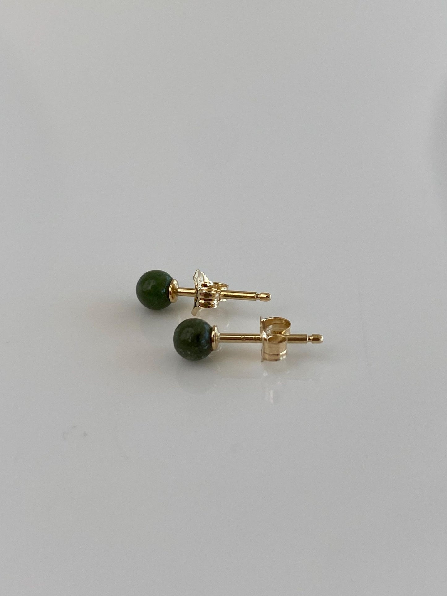 Vintage Solid 14k Yellow Gold Nephrite Stud Earrings