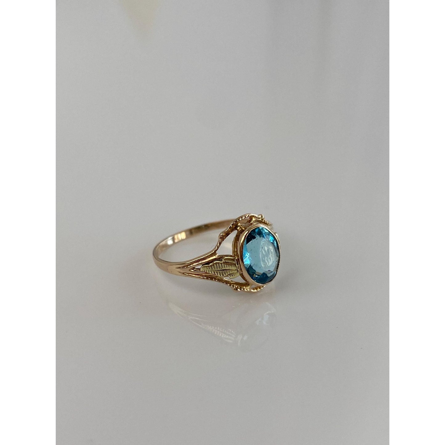 Solid 10k Yellow Gold Blue Cubic Zirconia Leaves Ring - Size 5.5