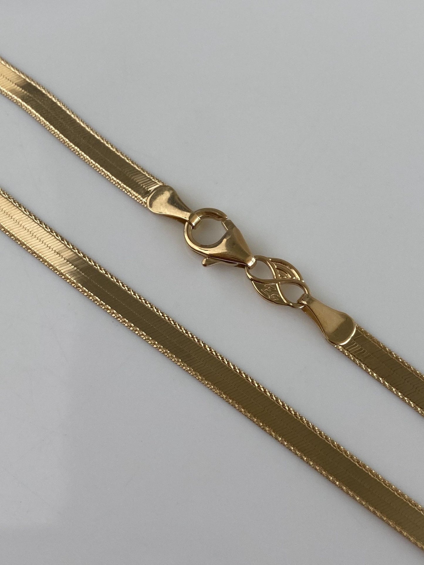 Vintage Solid 14k Yellow Gold Detail Border Herringbone Chain Necklace - 20 inches
