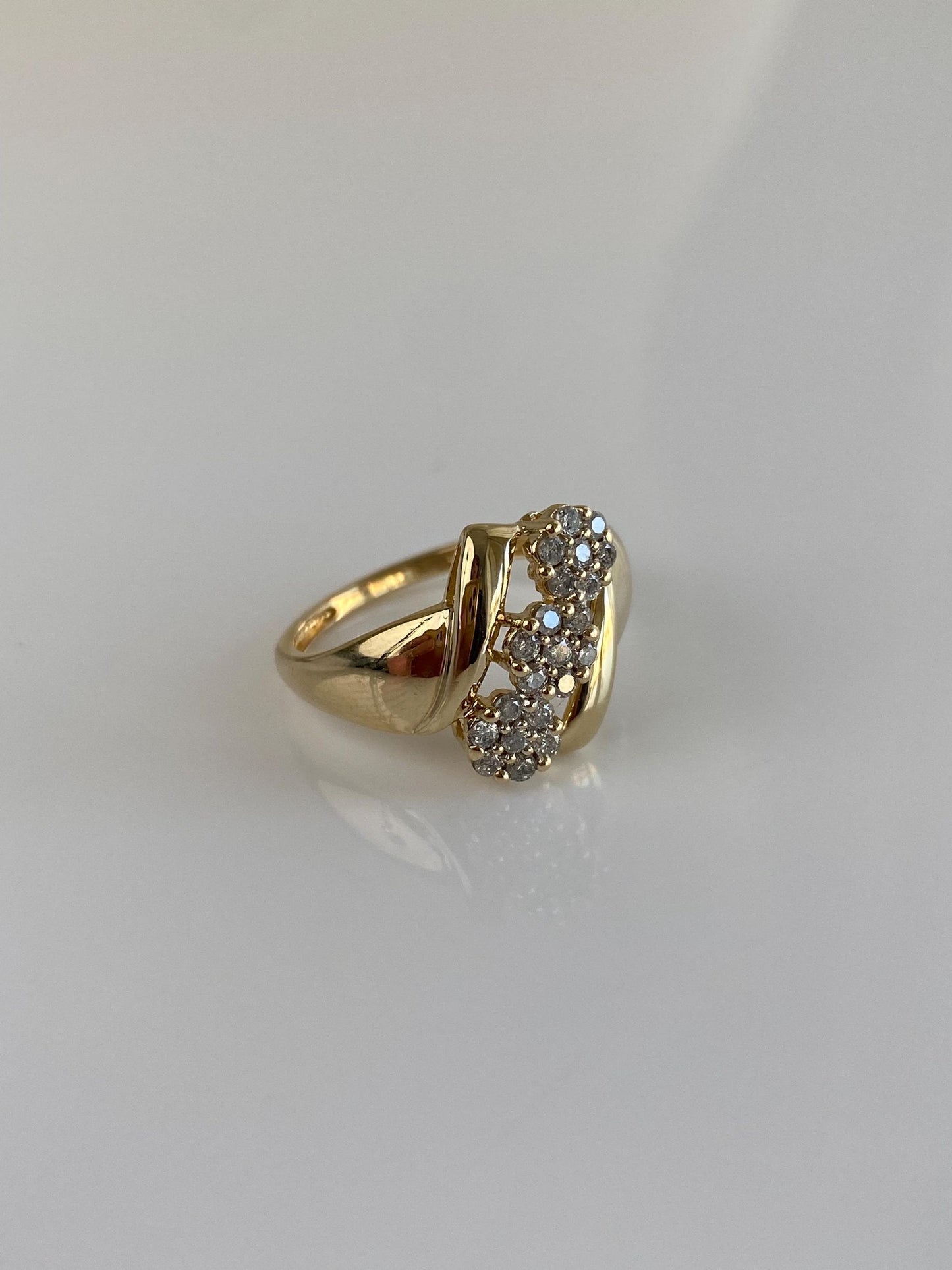 Vintage Solid 10k Yellow Gold Diamond Cluster Ring - Size 6.75