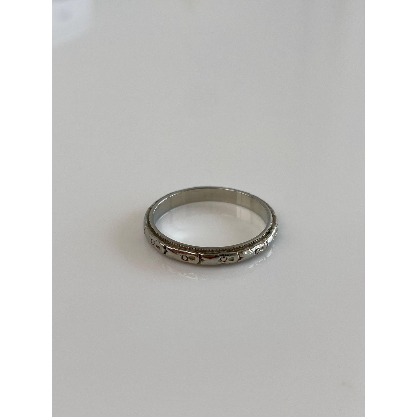 Vintage Solid 18k White Gold Designed Ring Band - Size 6.25