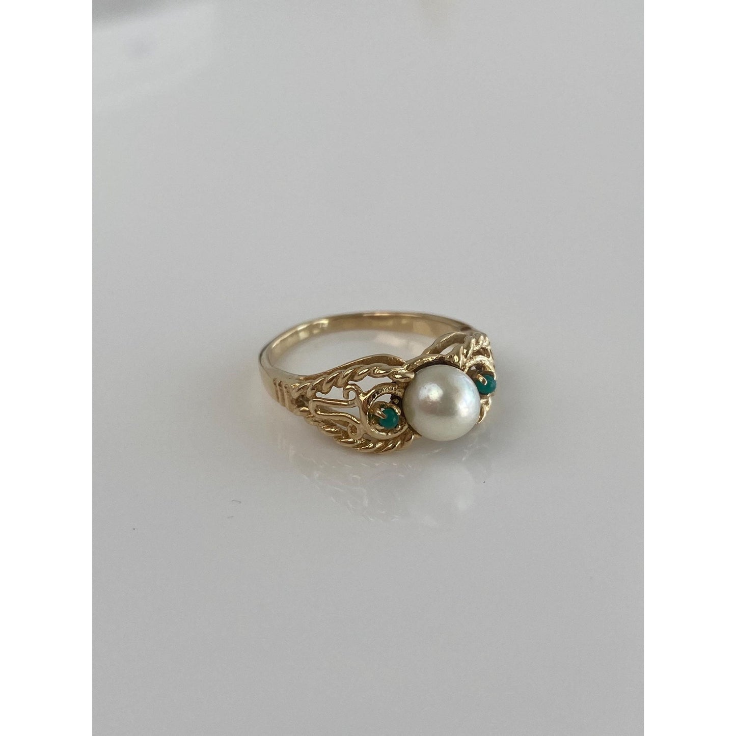 Vintage Solid 14k Yellow Gold Pearl Green Stone Rope Ring Band - Size 7.25