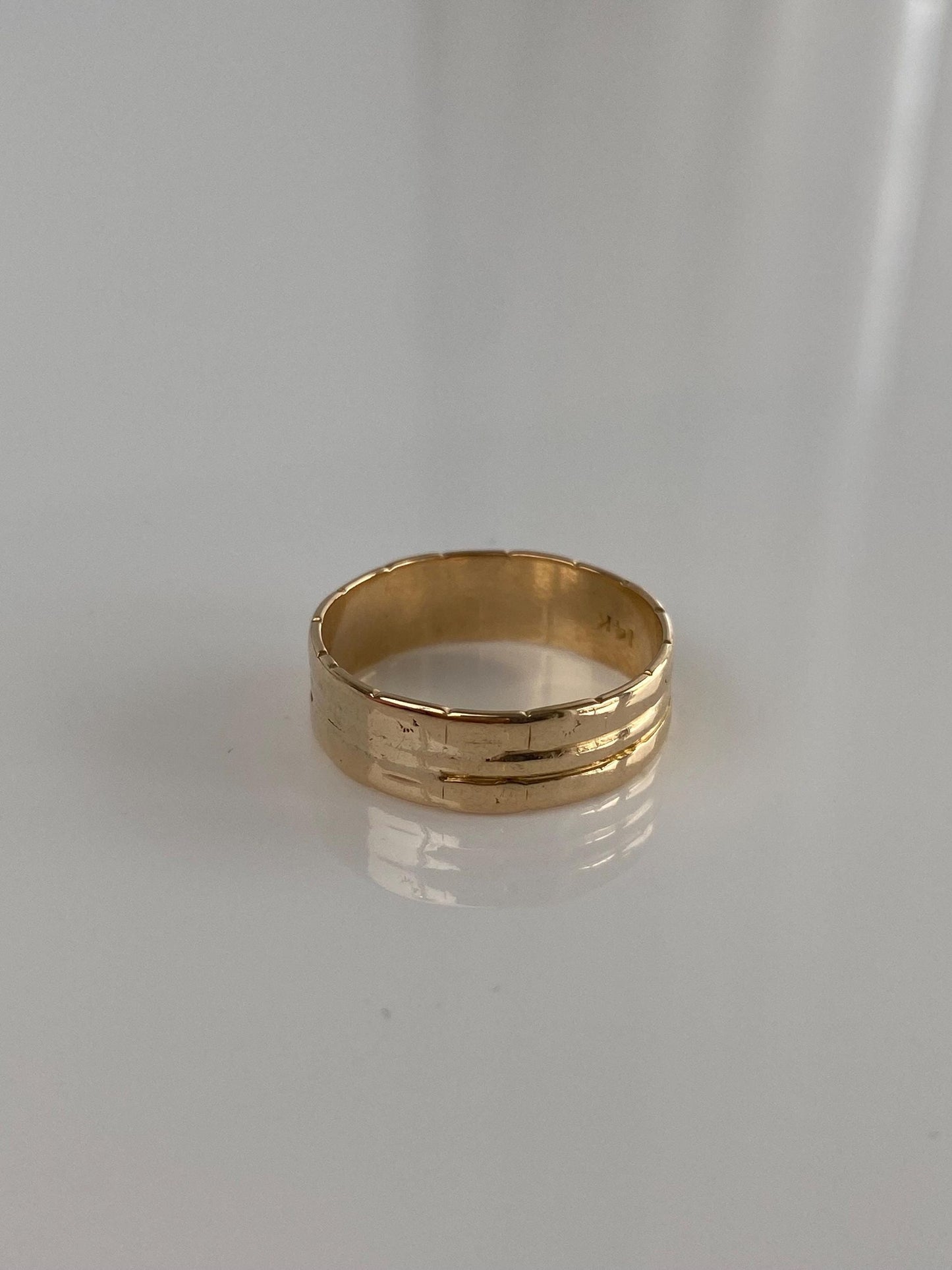 Vintage Solid 14k Yellow Gold Lined Ring Band - Size 6.5