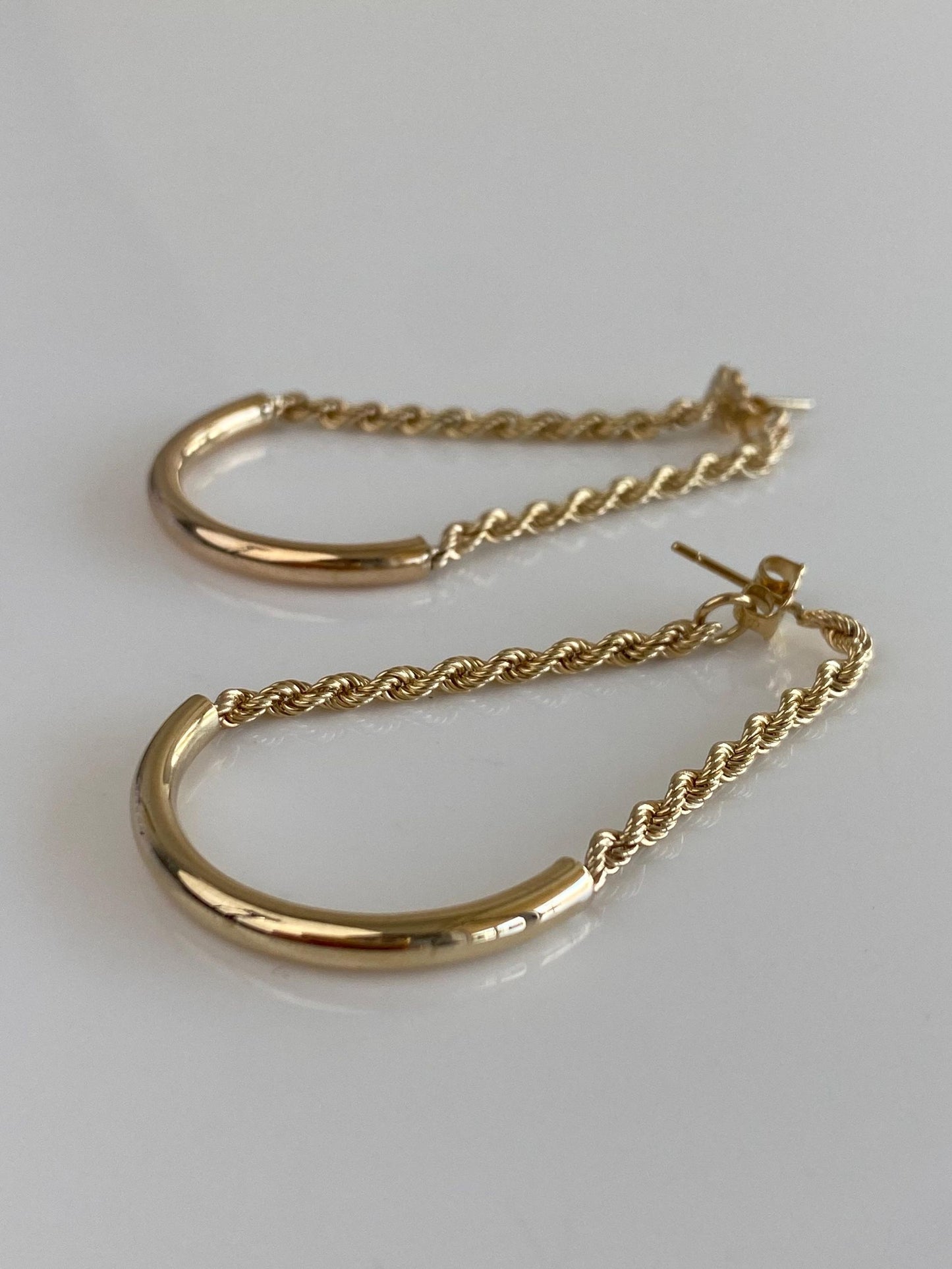Vintage Solid 14k Yellow Gold Connected Rope Chain Curved Tube Hoop Earrings