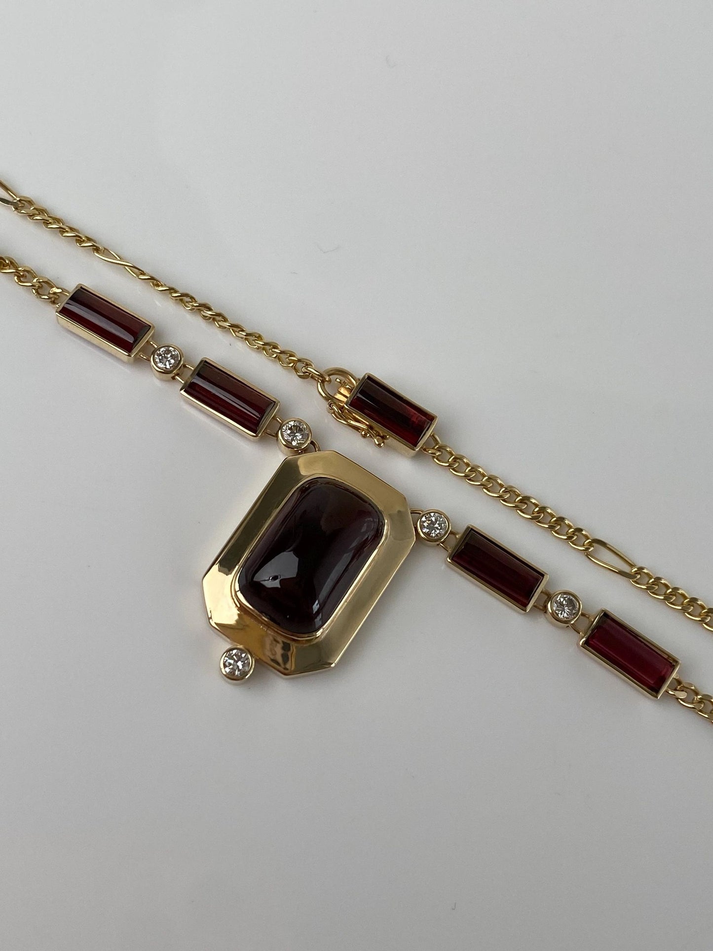 Vintage Solid 14k Yellow Gold Garnet Diamond Figaro Chain Necklace - 19 inches