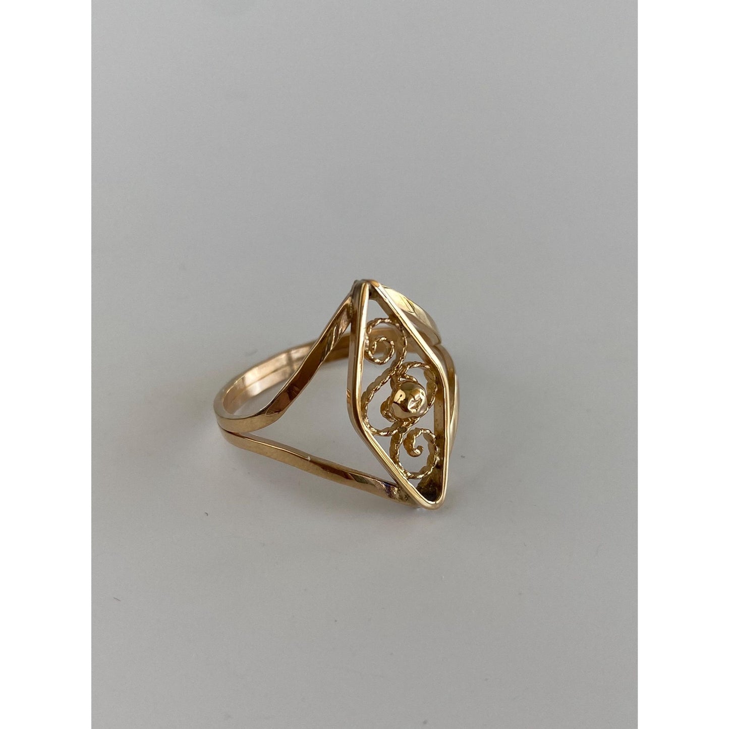 Vintage Solid 18k Yellow Gold Ring - Size 9.25