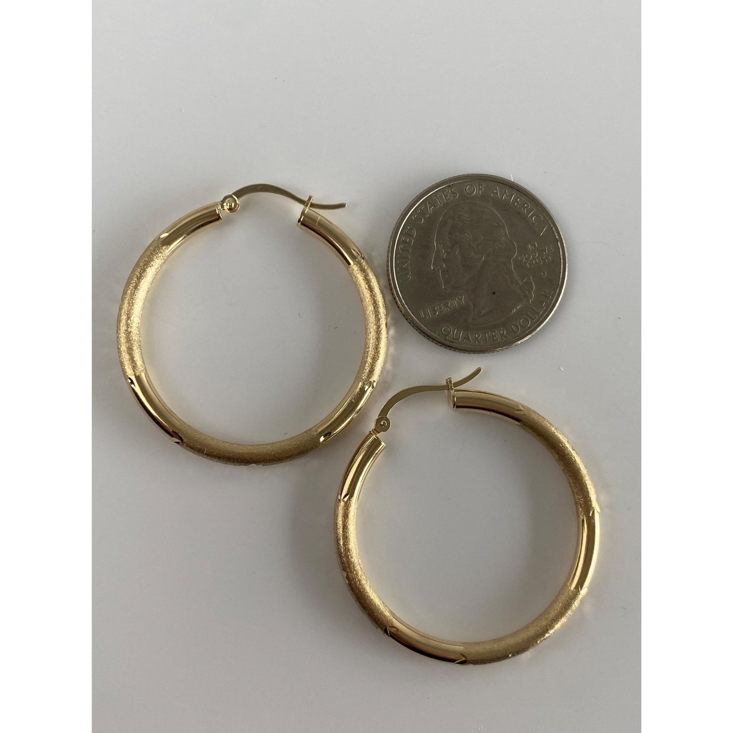 Vintage 14k Yellow Gold Satin Diamond Cut Star Pattern Hoop Earrings