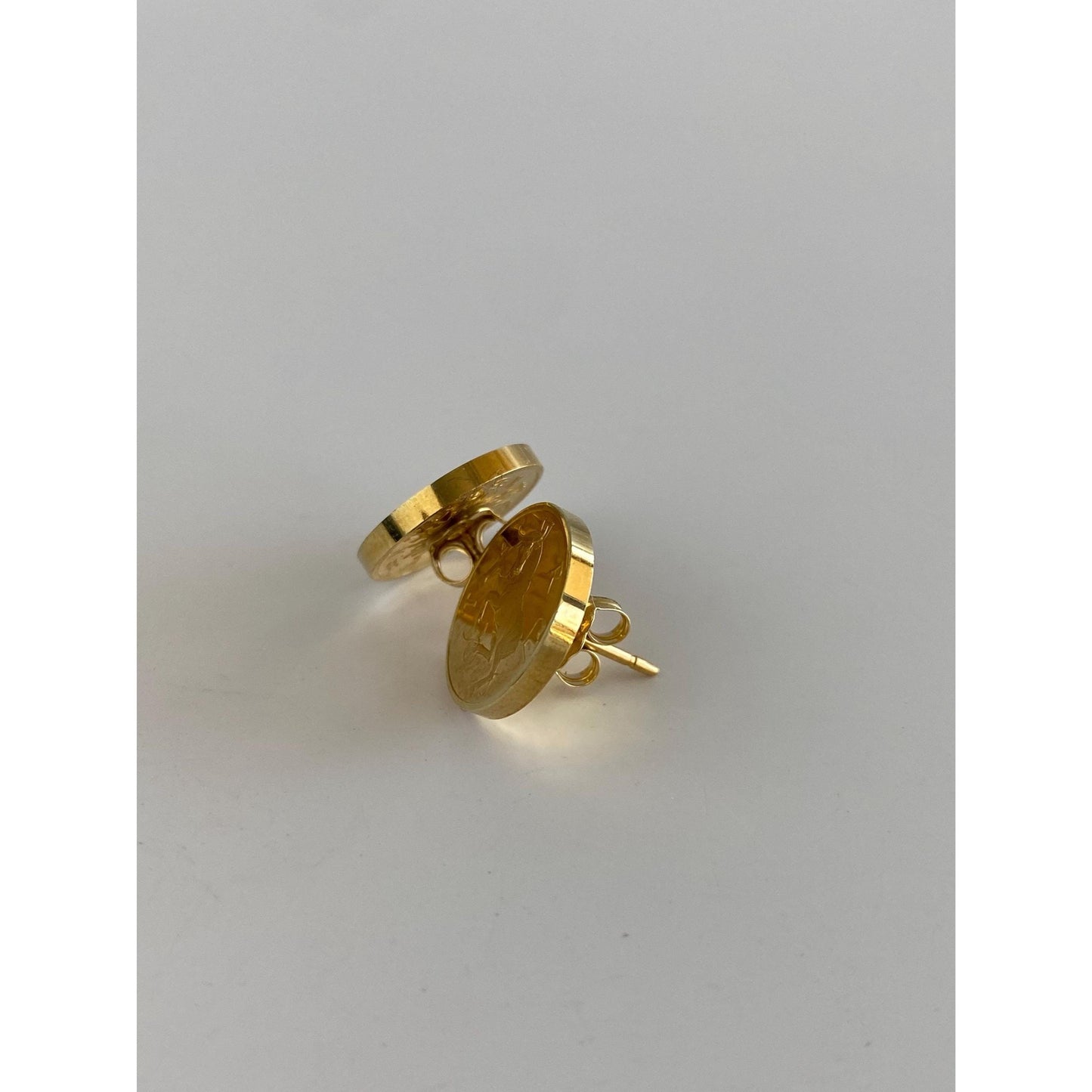 Vintage Solid 18k Yellow Gold Taurus Bull Coin Stud Earrings