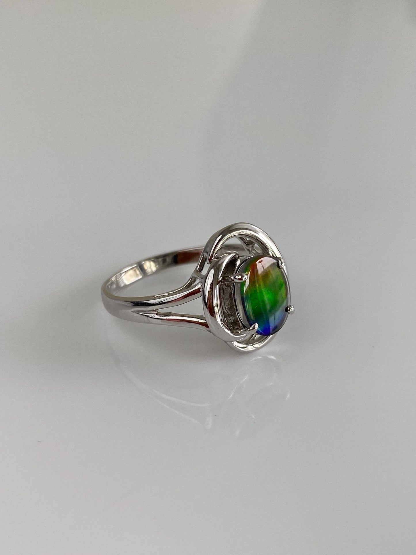 Vintage Solid 14k White Gold Ammonite Ring - Size 8.25