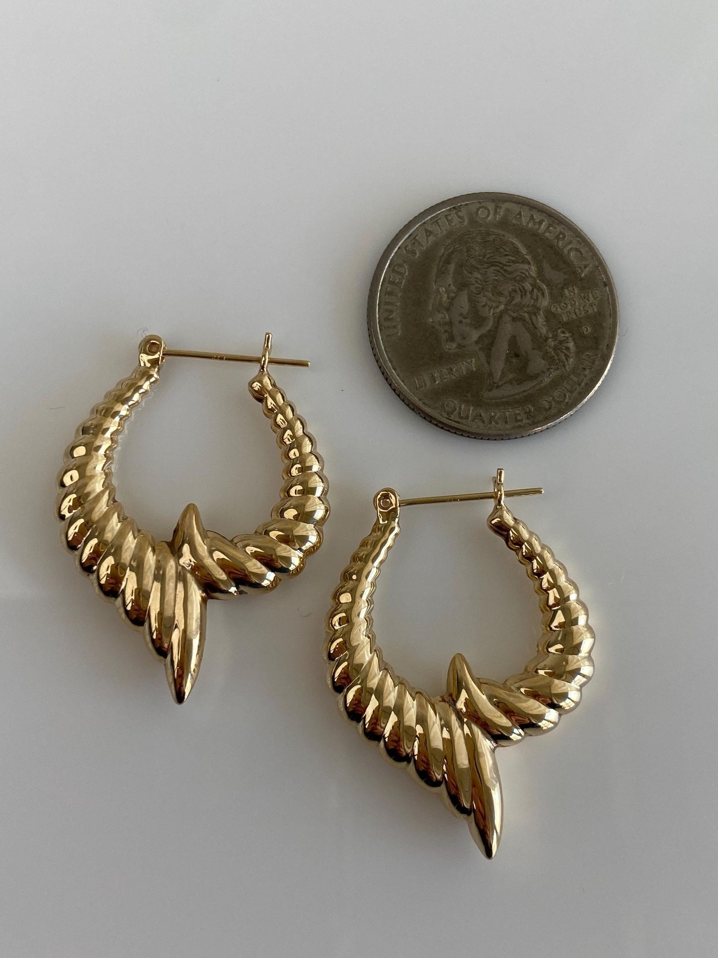 Vintage 14k Yellow Gold Scalloped Hoop Earrings