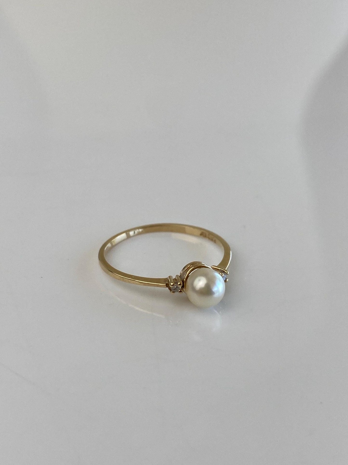 Vintage Solid 10k Yellow Gold Clear Sapphires Pearl Ring - Size 5.75
