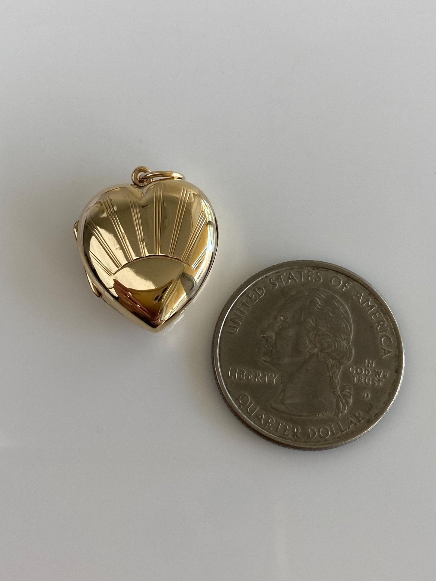 Vintage Solid 9k Yellow Gold Back & Front Shell Sun Ray Design Heart Locket Charm