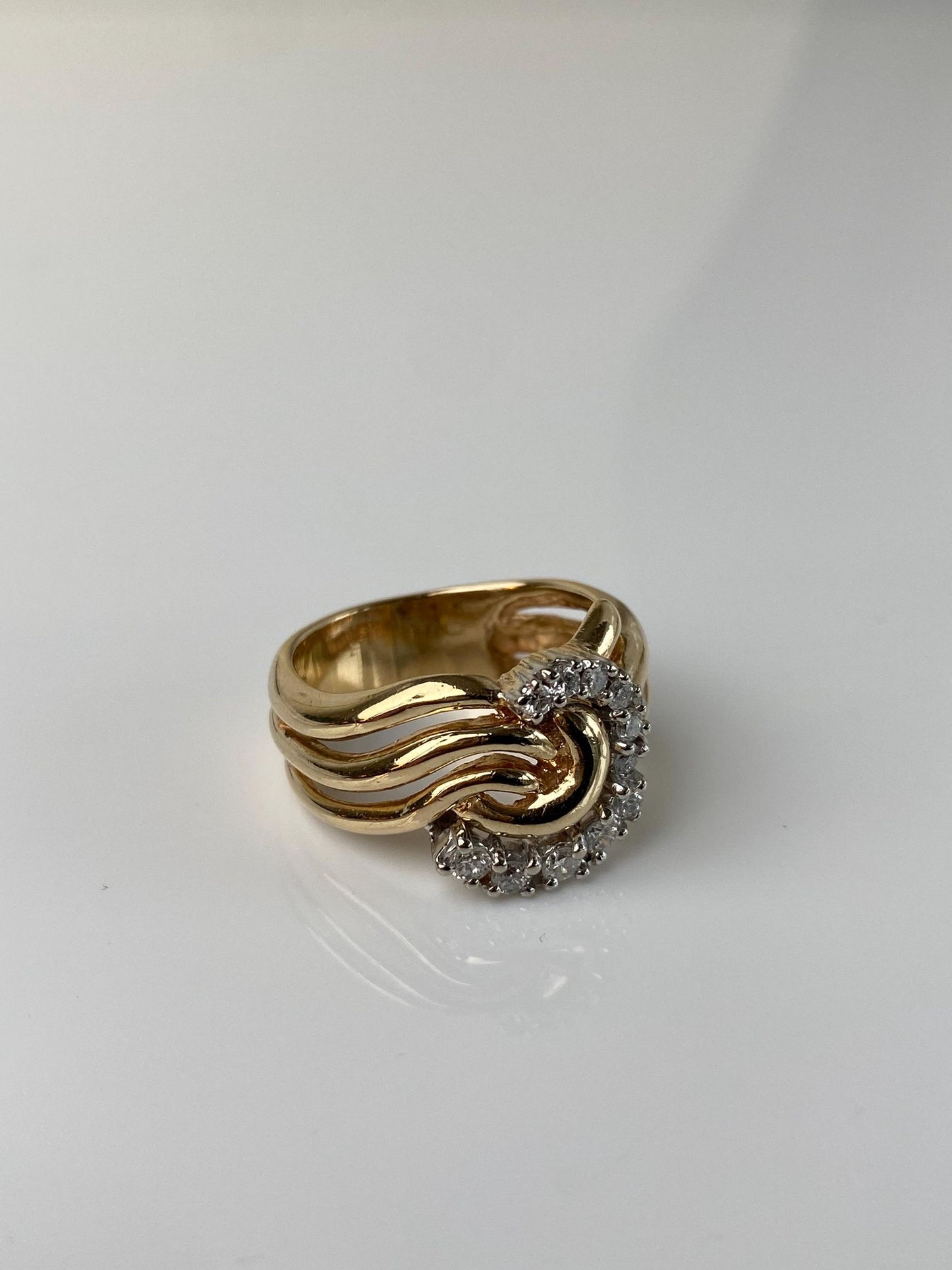 Vintage Solid 14k Yellow Gold Diamond Scalloped Ring - Size 7
