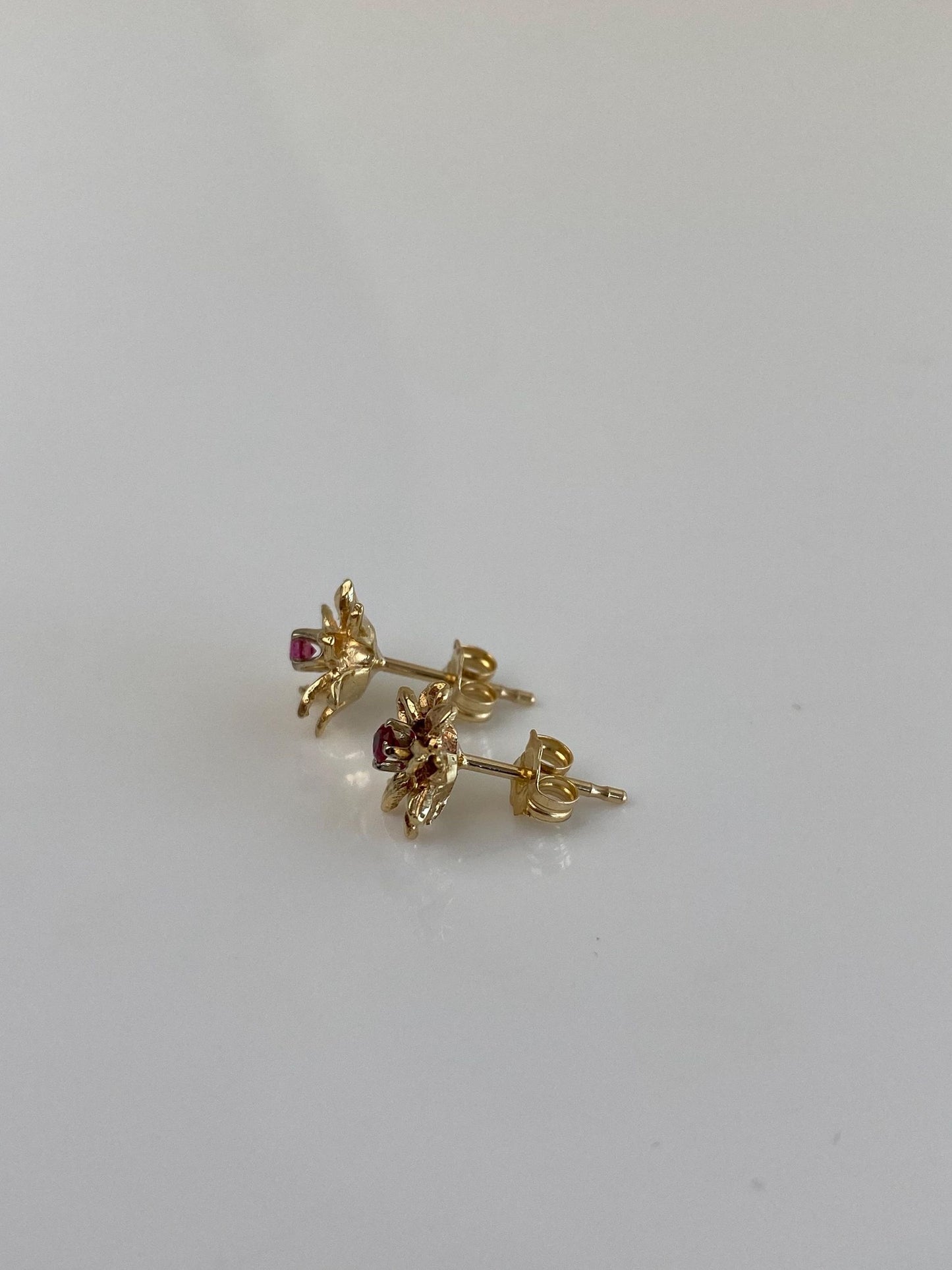 Vintage Solid 14k Yellow Gold Pink Sapphire Flower Stud Earrings