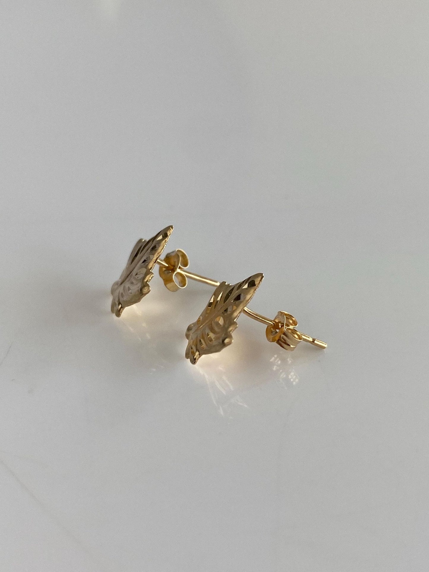 Vintage Solid 14k Yellow Gold Diamond Cut Leaf Stud Earrings