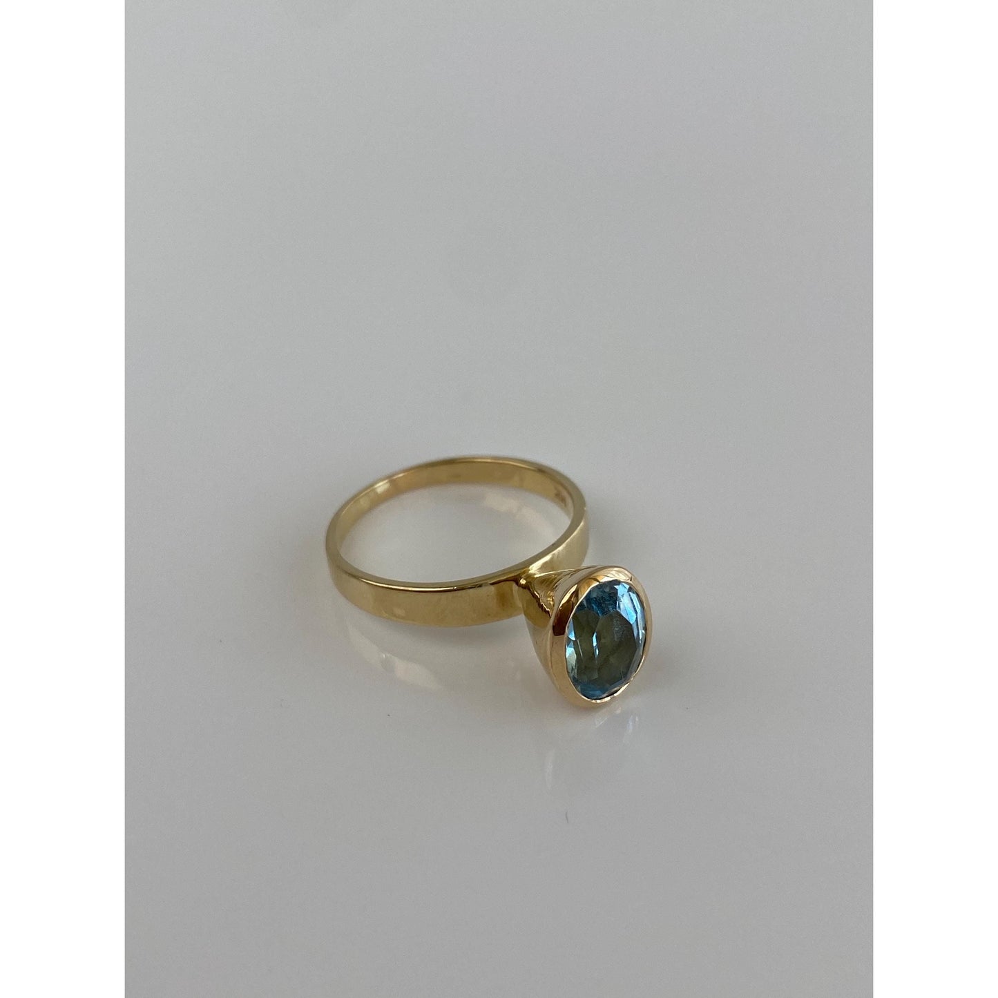 Vintage Solid 14k Yellow Gold Aquamarine Ring - Size 6.75